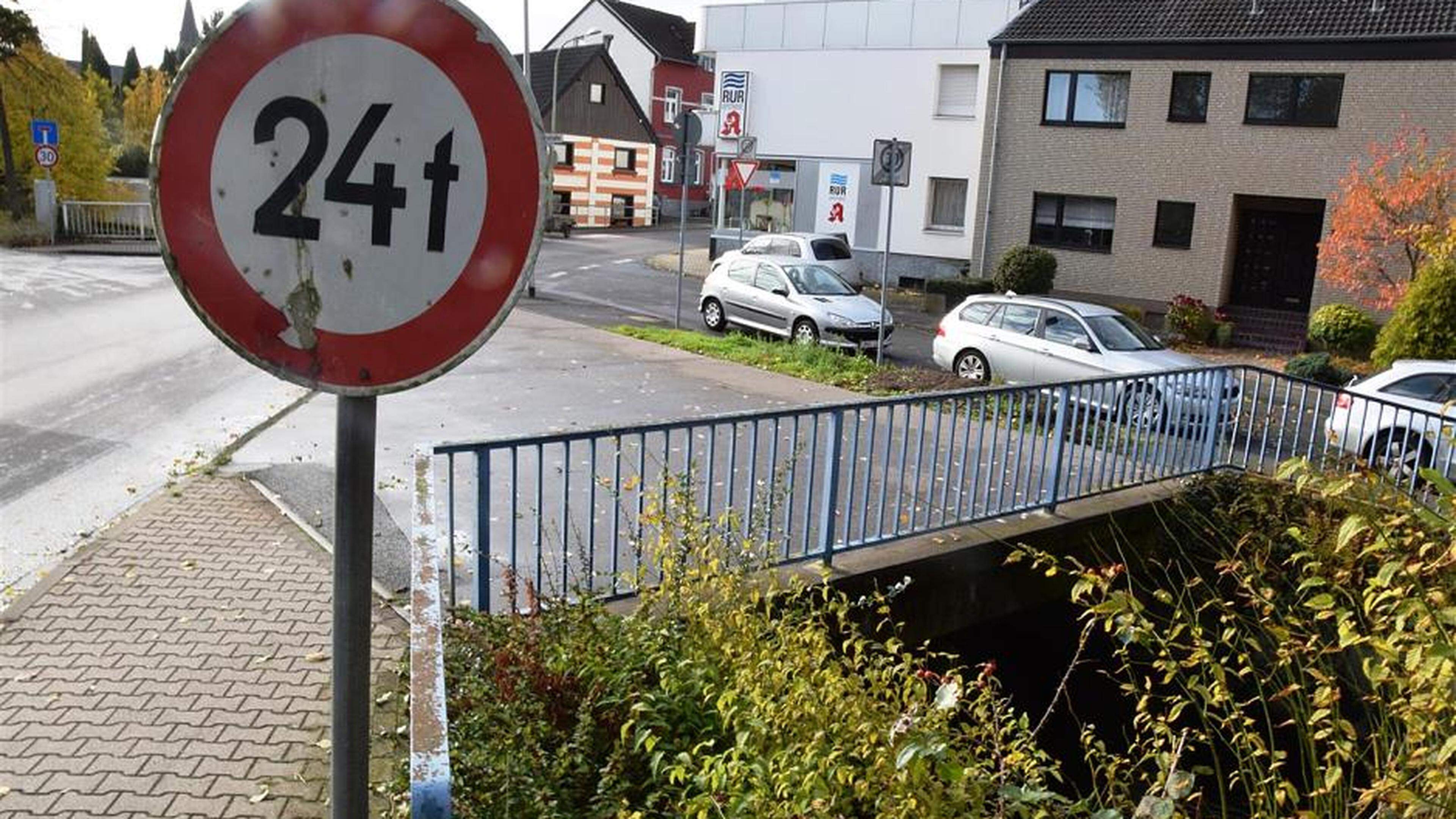 Marode Brücken über den Lendersdorfer Mühlenteich werden erneuert