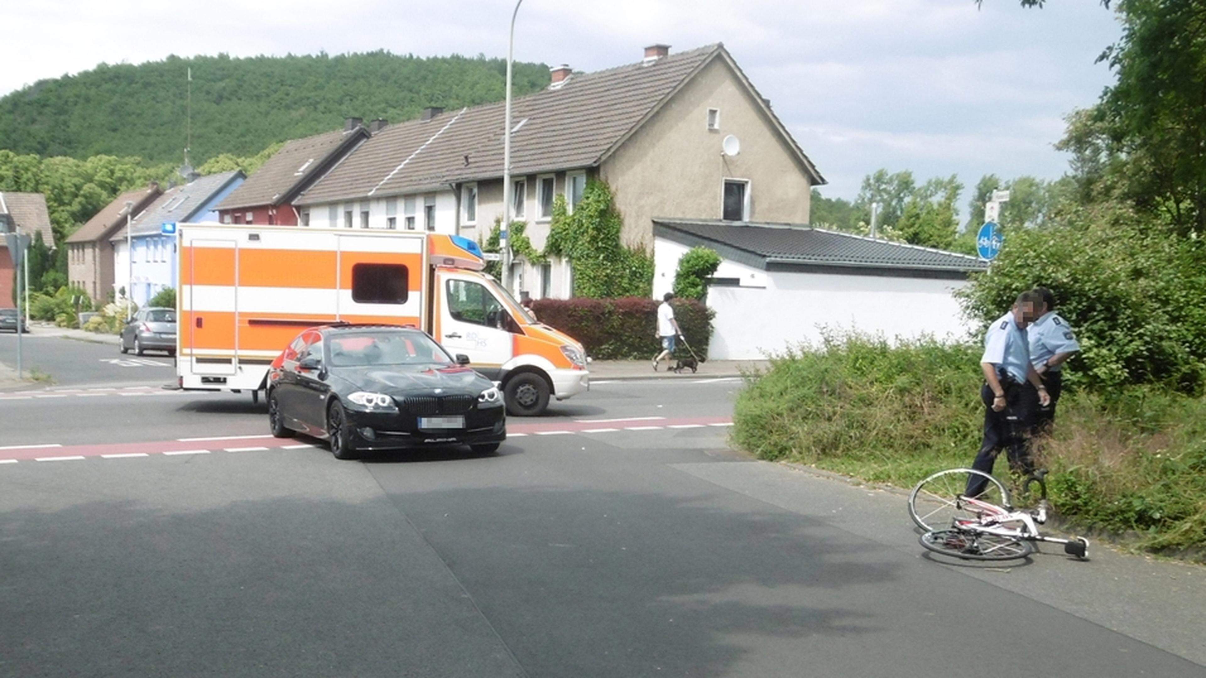 Fahrradfahrer Nach Zusammensto Mit Auto Schwer Verletzt Aachener Zeitung