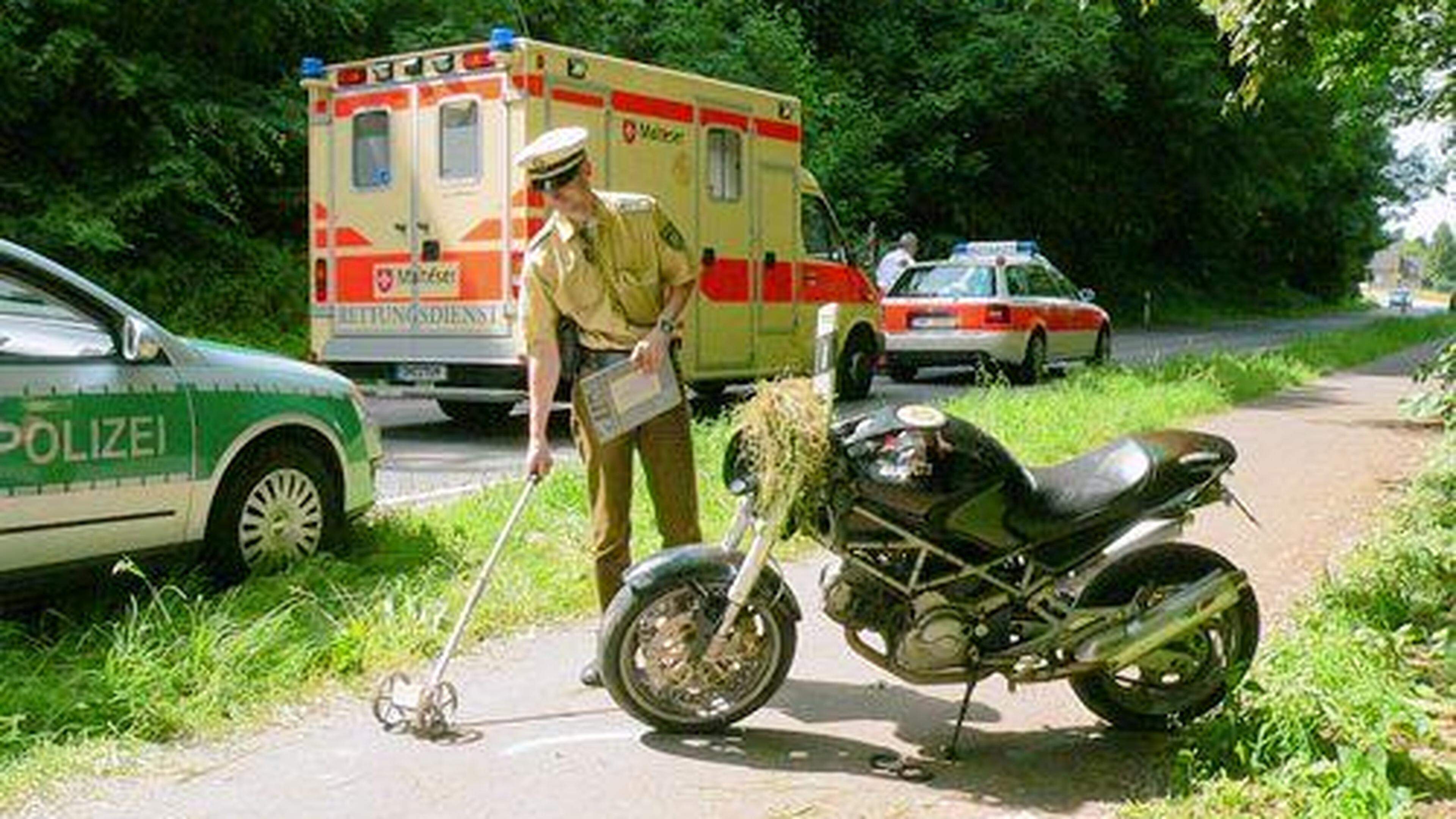 Motorradfahrer Kommt Von Der Fahrbahn Ab Schwer Verletzt Aachener