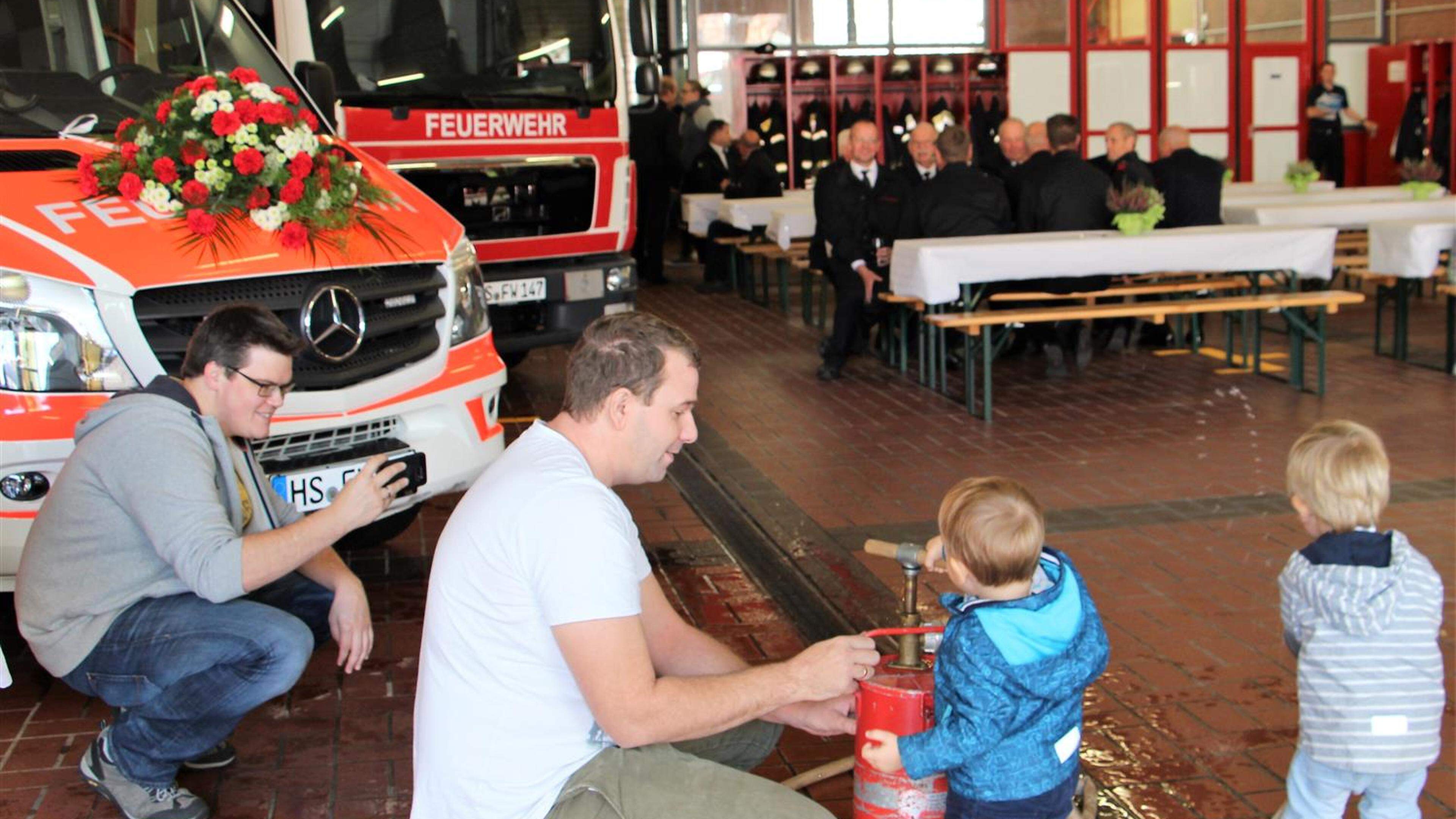 Zwei neue Fahrzeuge für Feuerwehr Wegberg Aachener Zeitung