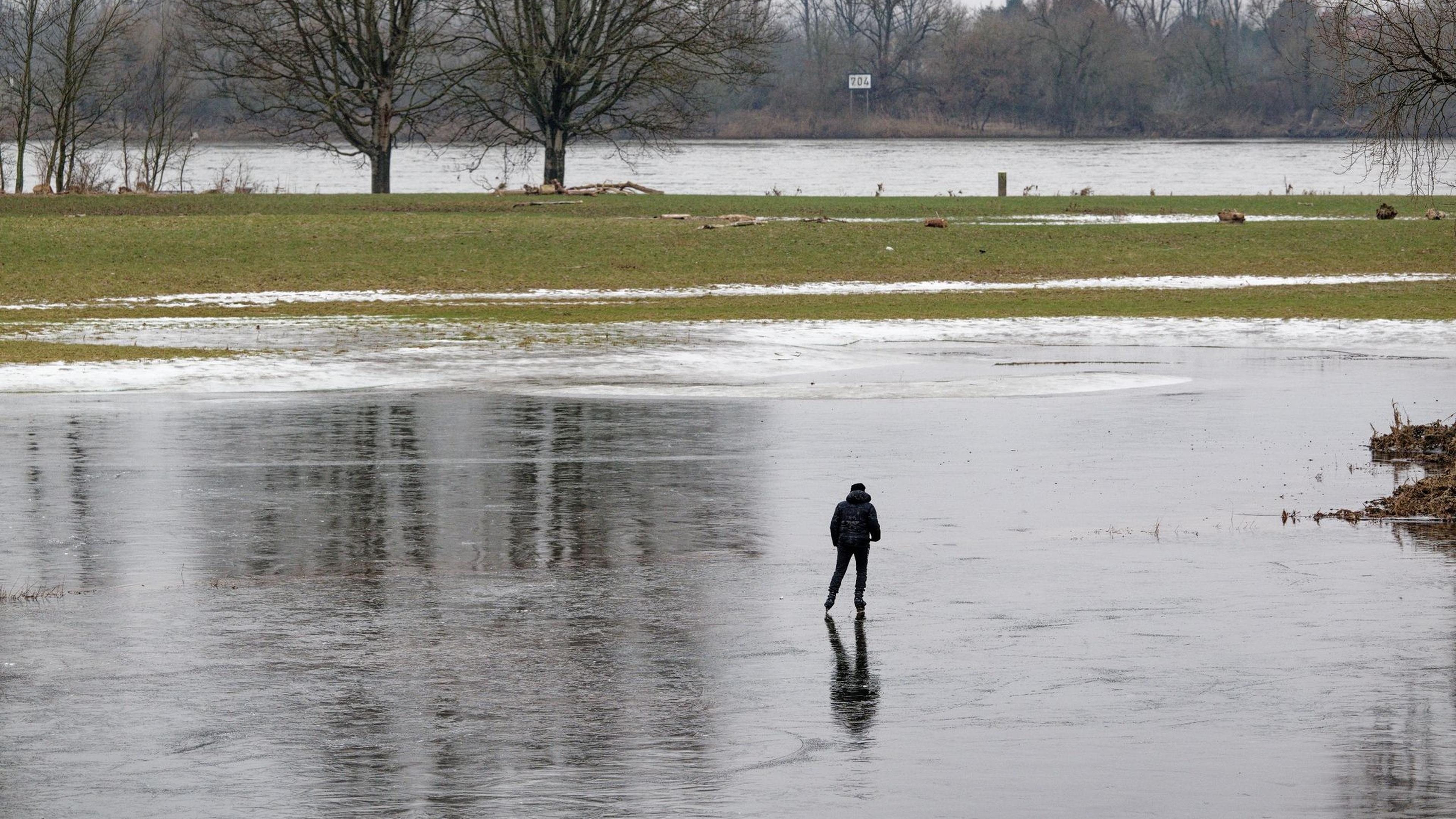 Schnee und Eis führen zu Unfällen auf glatten Straßen Aachener Zeitung