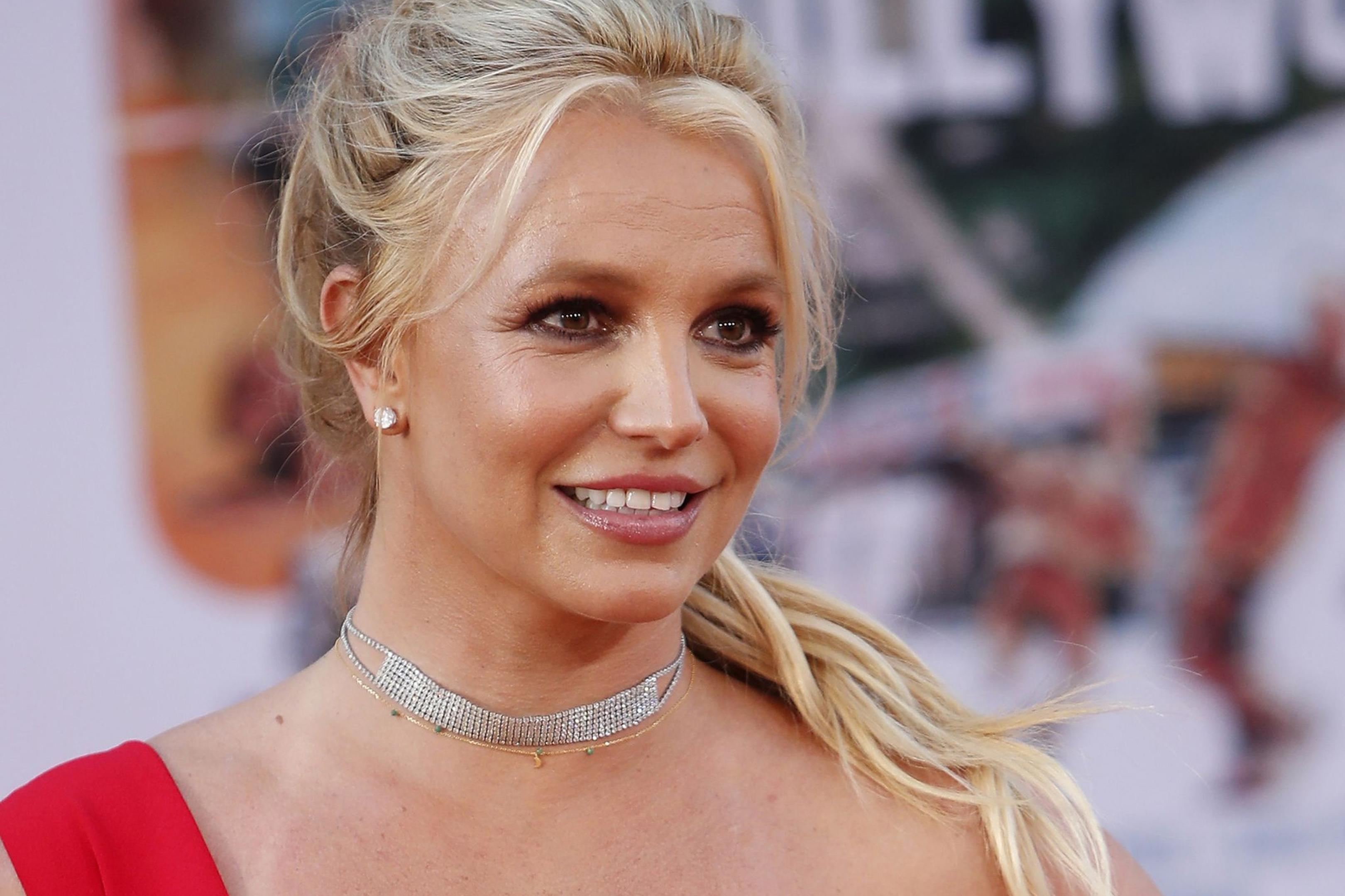 Die US-amerikanische Sängerin Britney Spears stand bis 2021 13 Jahre lang unter der Vormundschaft ihres Vaters.