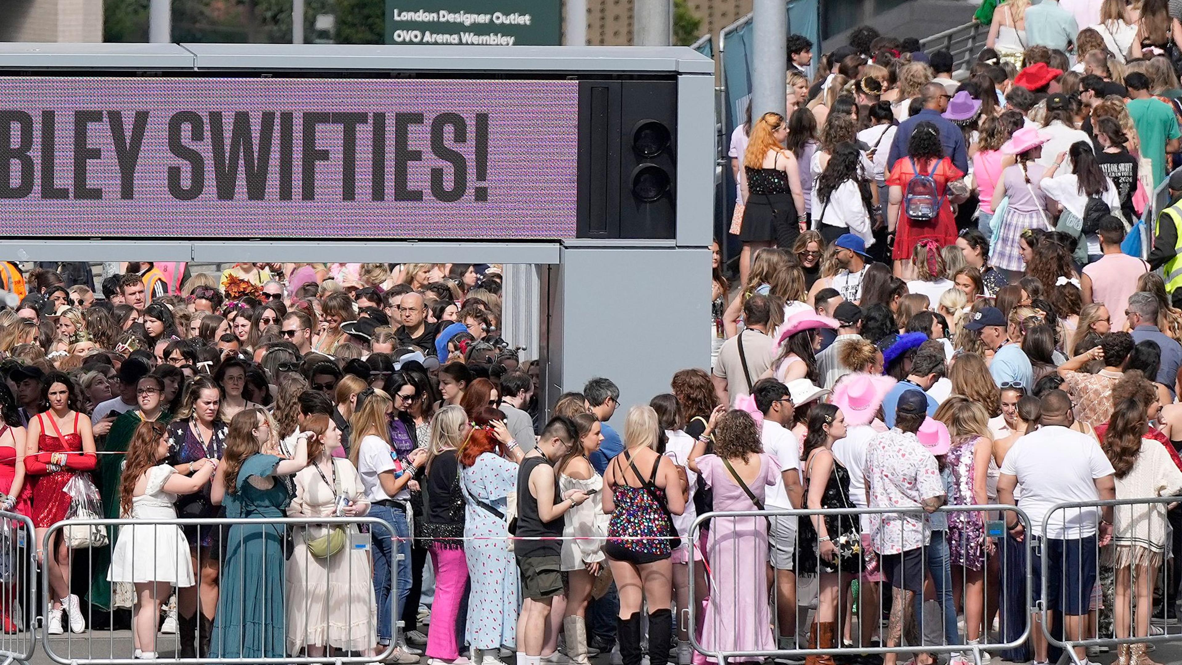 „Man kann Taylor nicht verpassen“: London wartet auf Swift