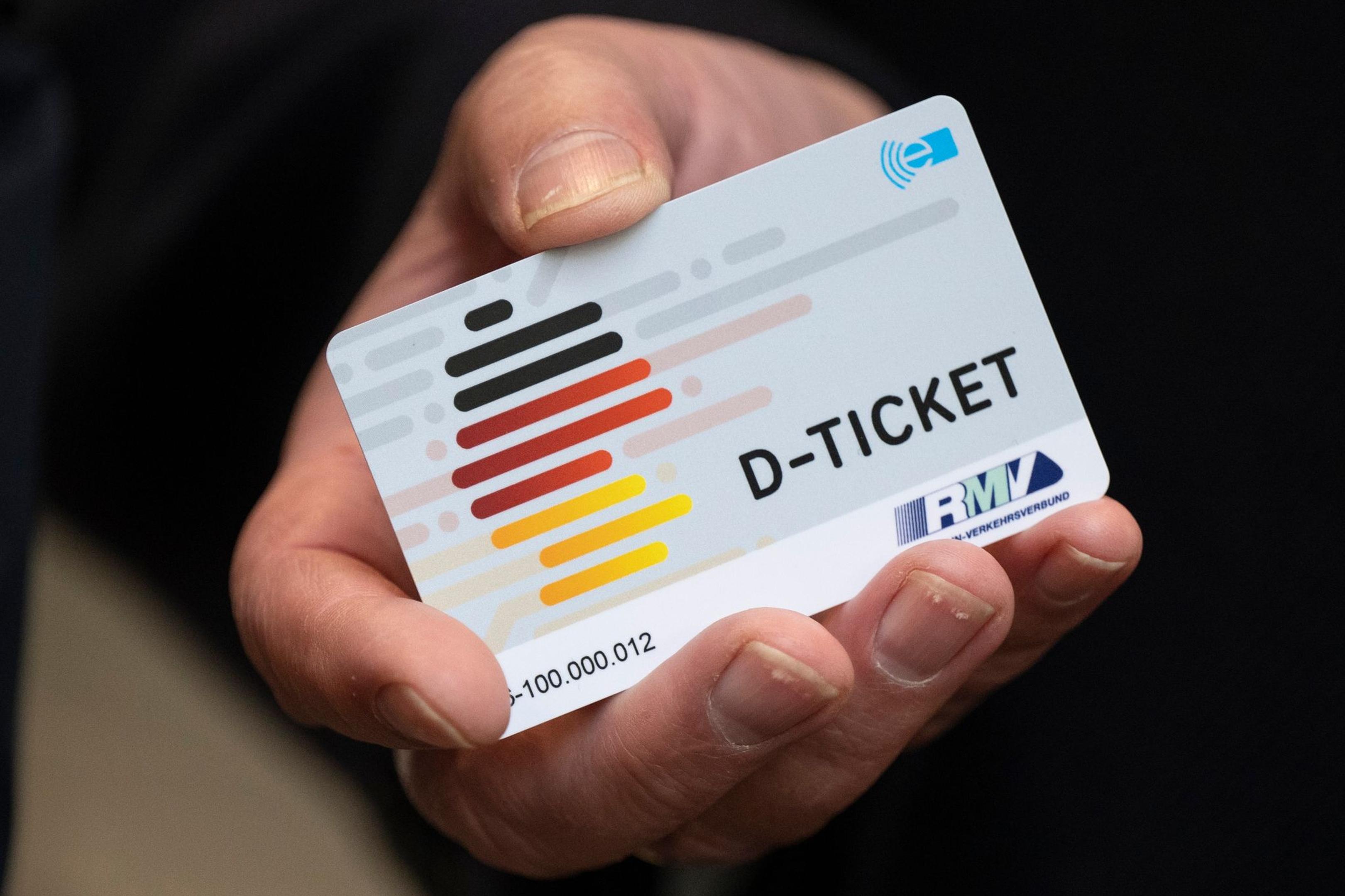 Das Deutschlandticket im Nah- und Regionalverkehr wird bald ein Jahr alt. Mehr als 11 Millionen Tickets wurden bisher verkauft.