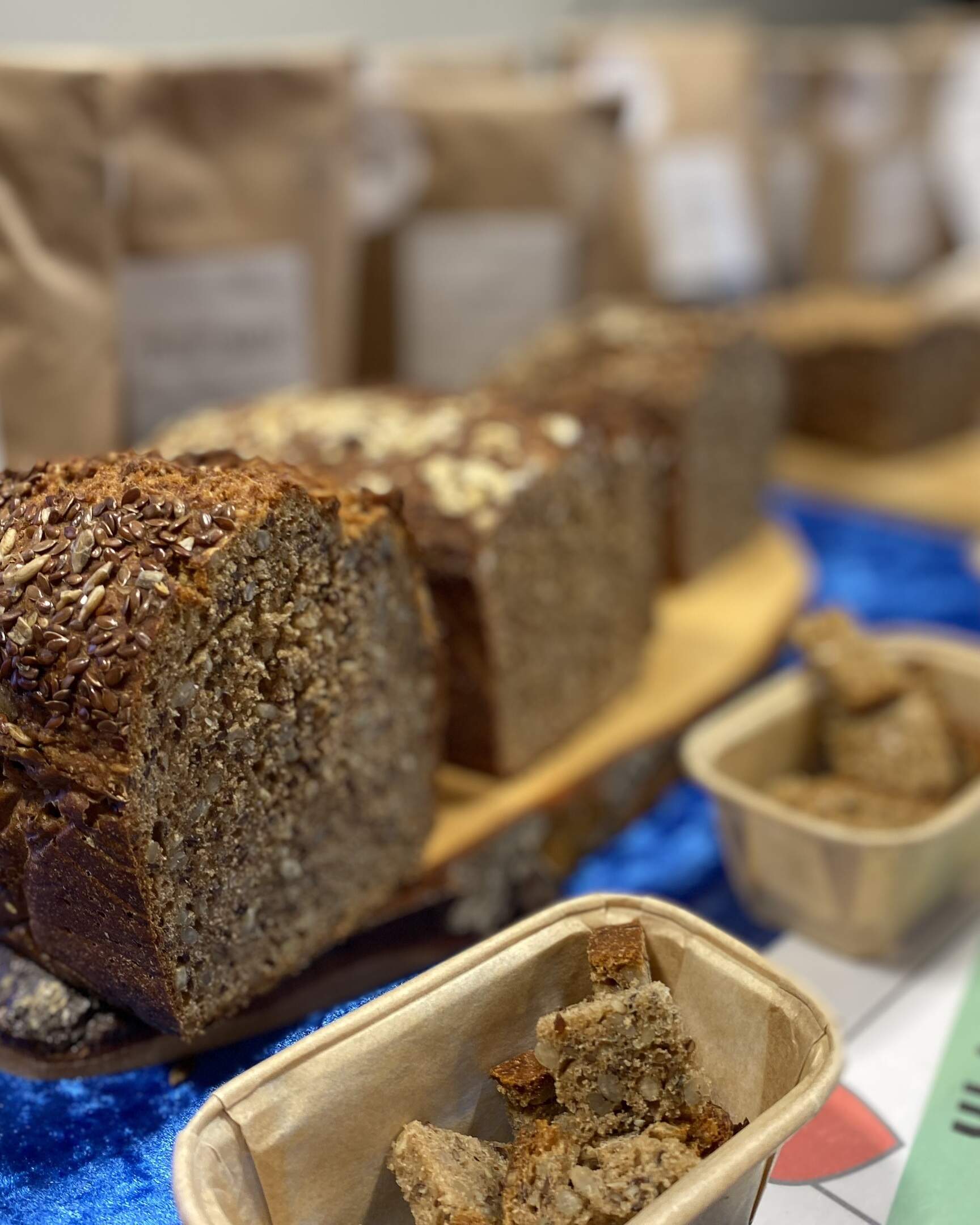 Bunte Brotmischung aus Vollkornmehl