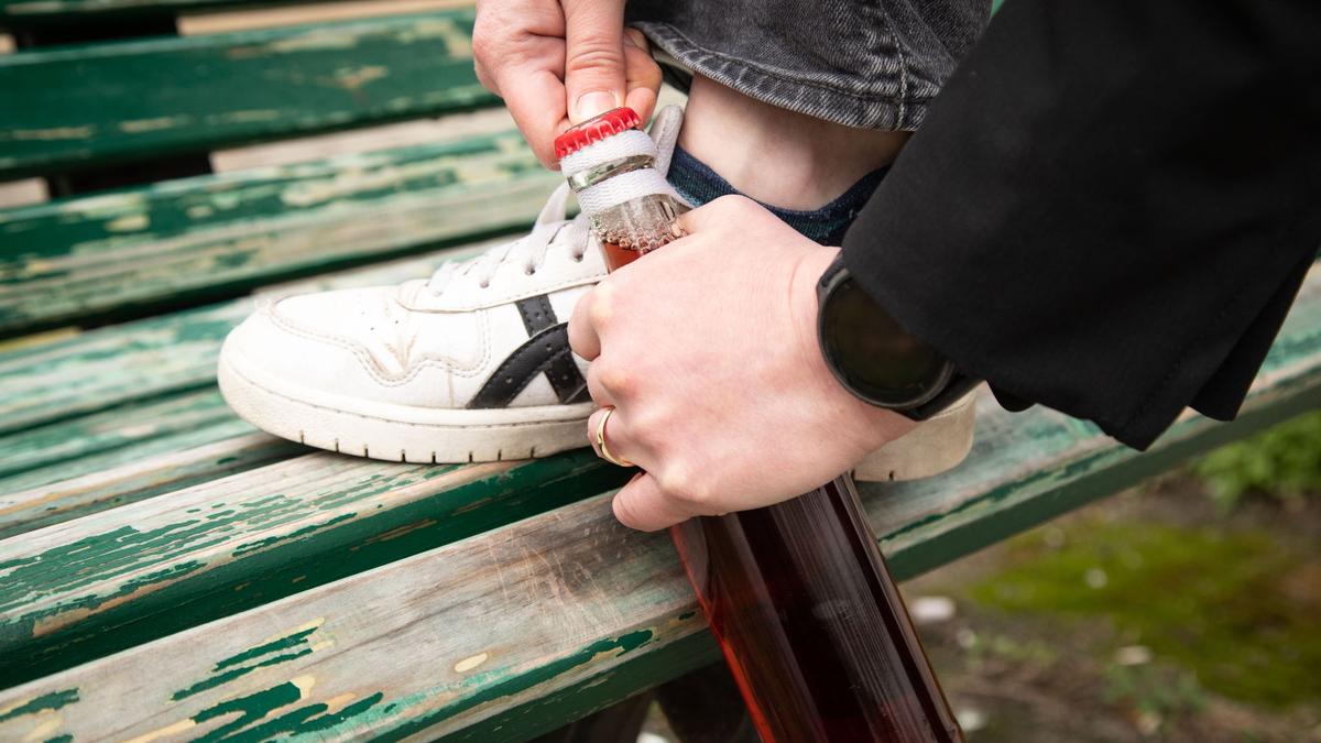 Flasche-ffnen-ohne-Flaschen-ffner-Klappt-dieser-Hack-