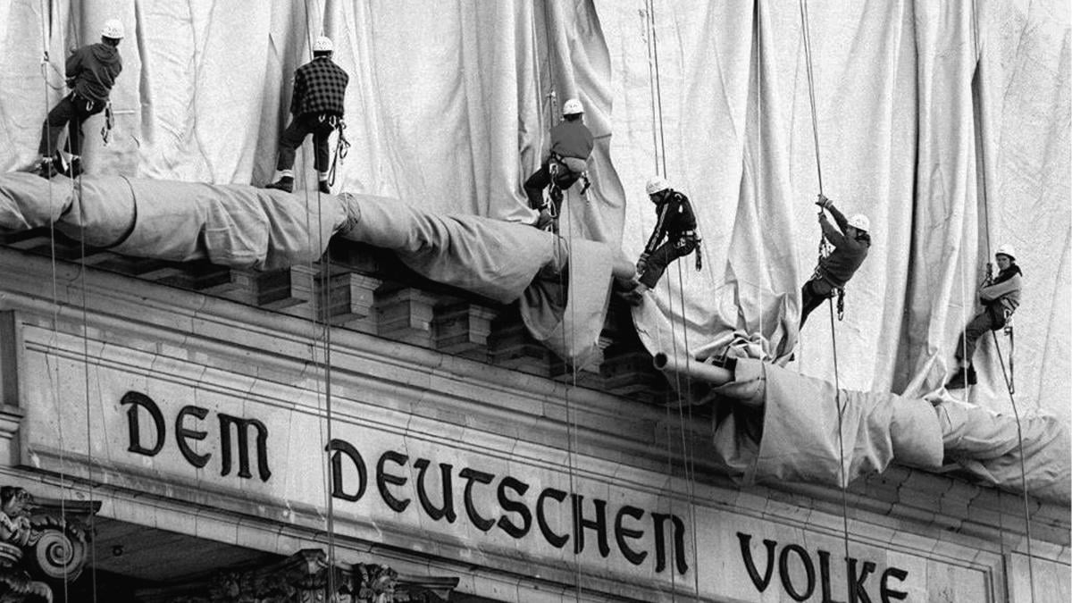 Ein-Haus-verschwindet-ein-Bild-bleibt