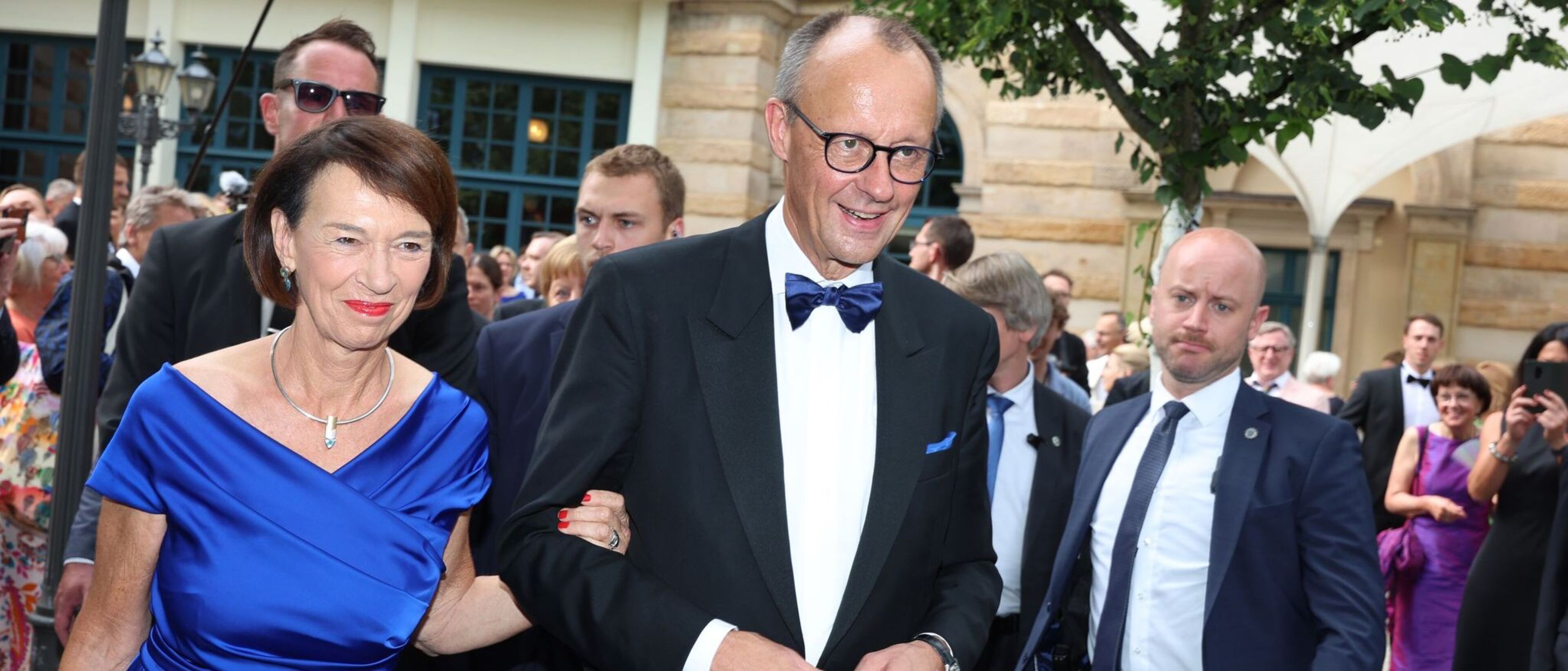 Roter Teppich für die Politik - Bayreuth-Start nach Gewitter ...