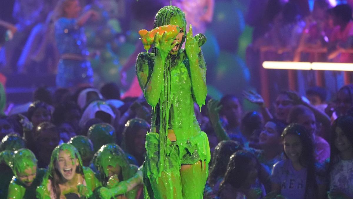 Sabrina-Carpenter-r-umt-bei-den-Kids-Choice-Awards-ab