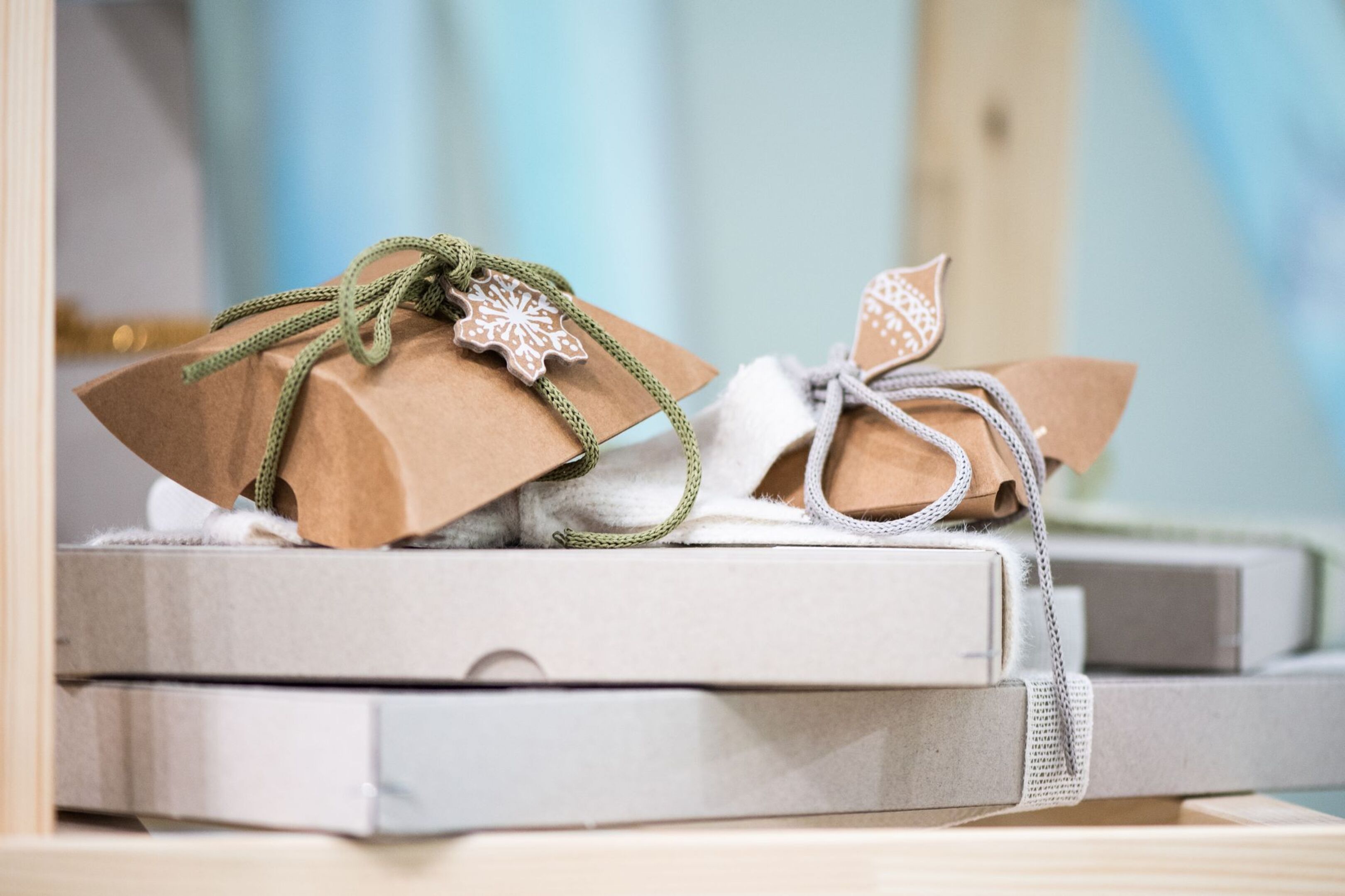 Mit nachhaltigen Geschenkverpackungen kann man nicht nur seiner Kreativität freien Lauf lassen, sondern schont auch noch die Umwelt.