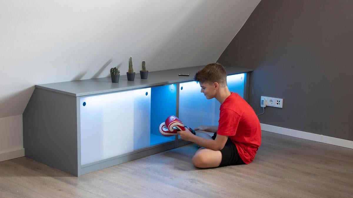 Passgenau-f-r-die-Dachschr-ge-Kommode-mit-Beleuchtung-bauen