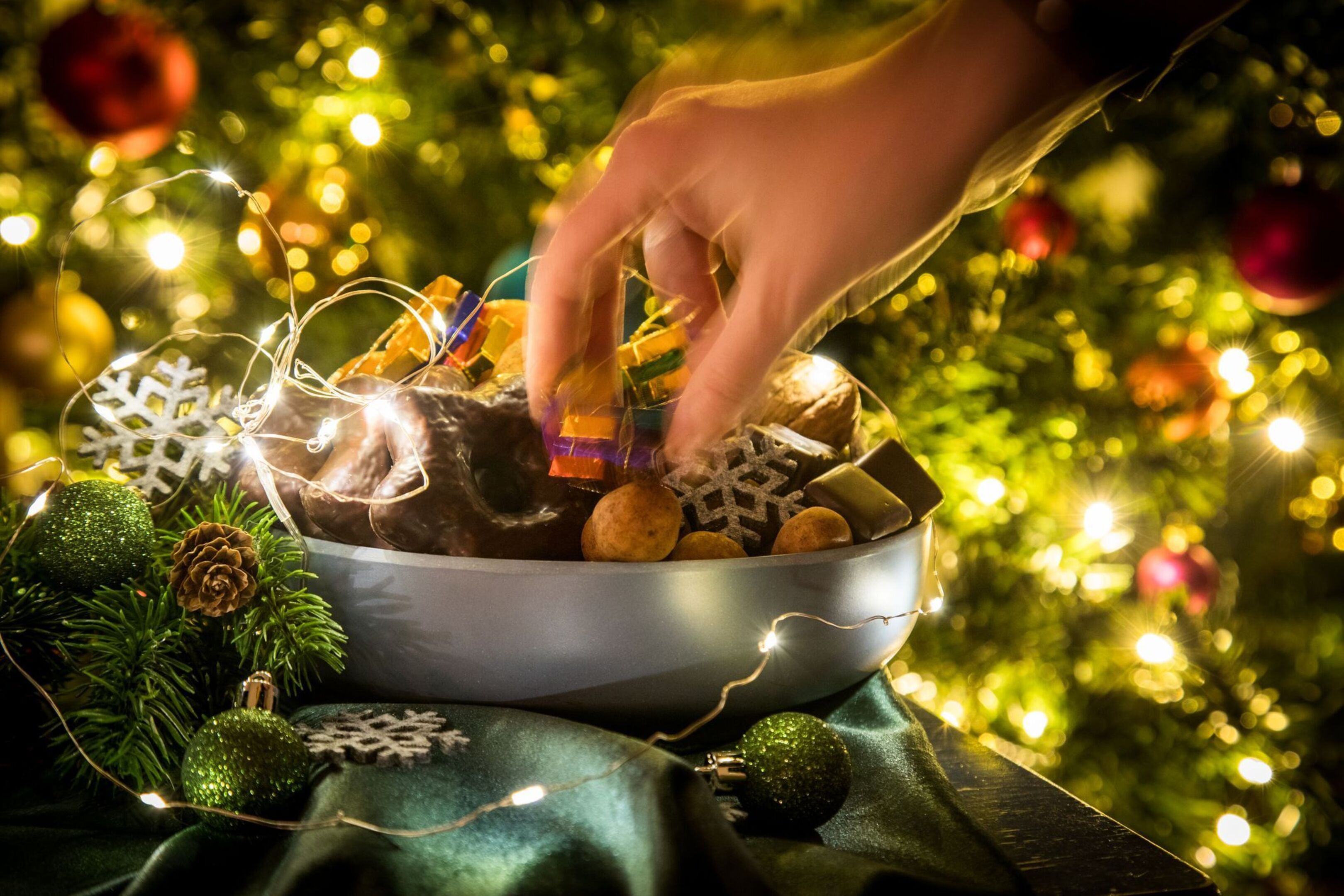 Stehen die weihnachtlichen Leckereien nicht dauerhaft auf dem Tisch, isst man automatisch weniger davon.