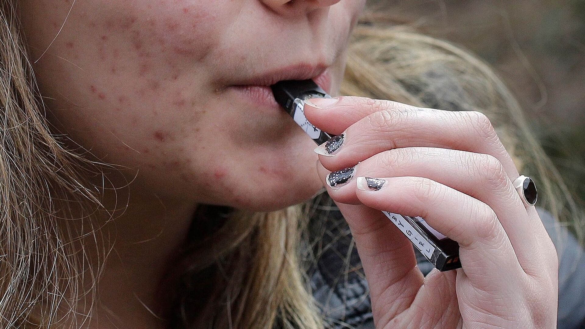 vapen jugendliche Vapes – cool, bunt und ungesund – Elternmagazin Fritz+Fränzi main image 0