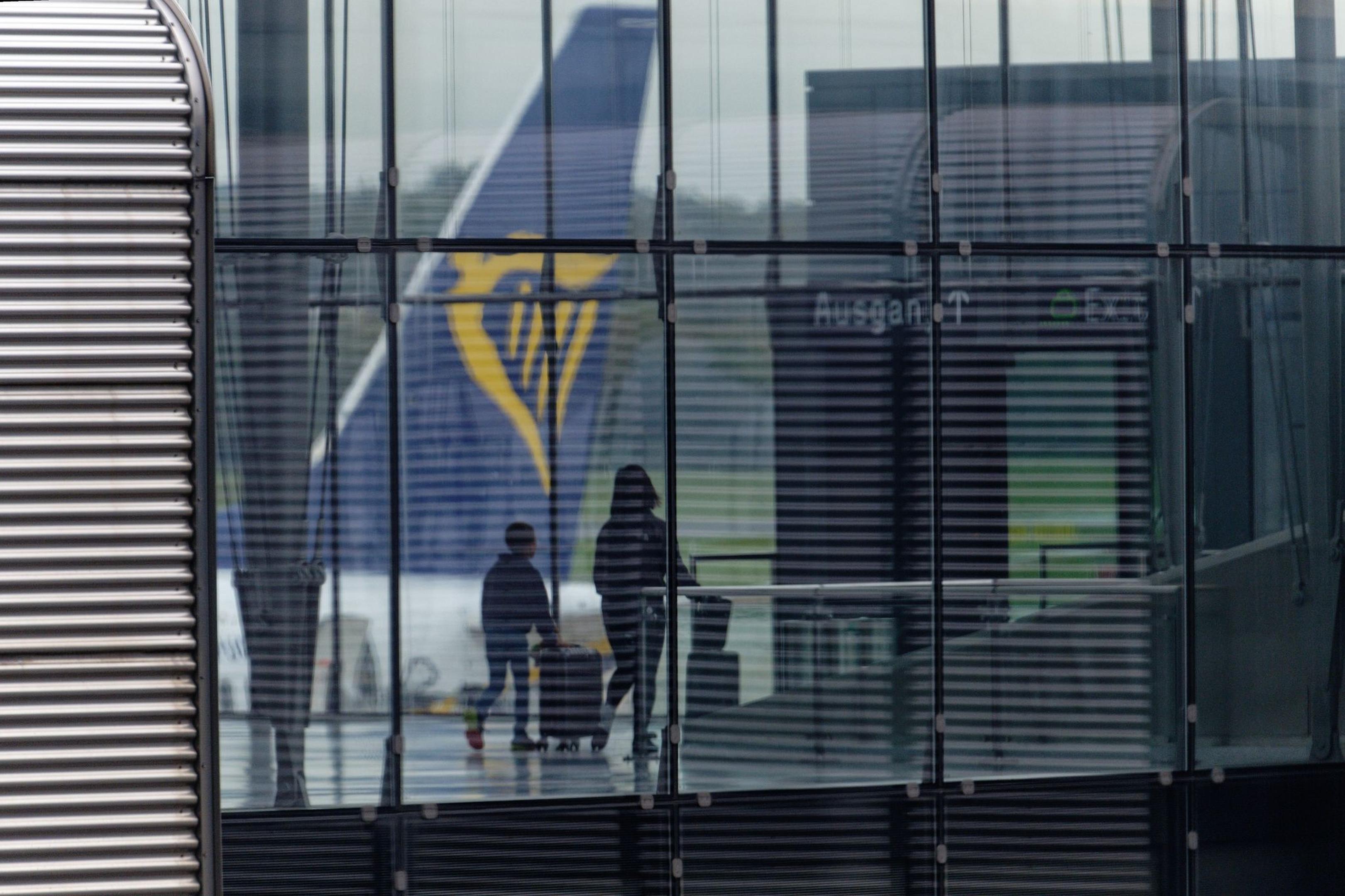 Ryanair stellt Passagiere vor die Wahl: Stornierung oder Zusatzkosten wegen der erhöhten Luftverkehrssteuer.