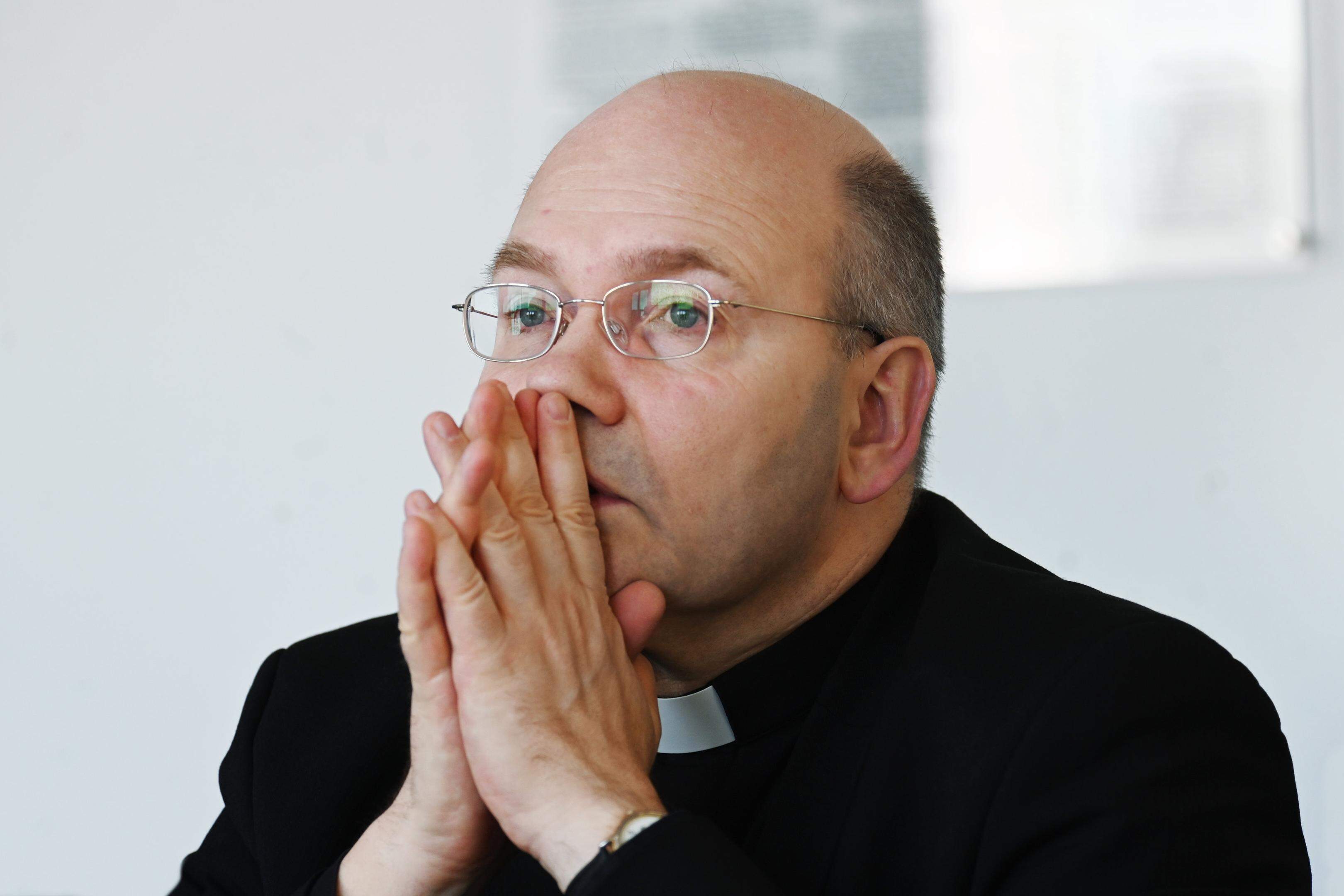 Für sein Bistum geht es am Dienstag vor dem Landgericht um viel Geld: Aachens Bischof Helmut Dieser.