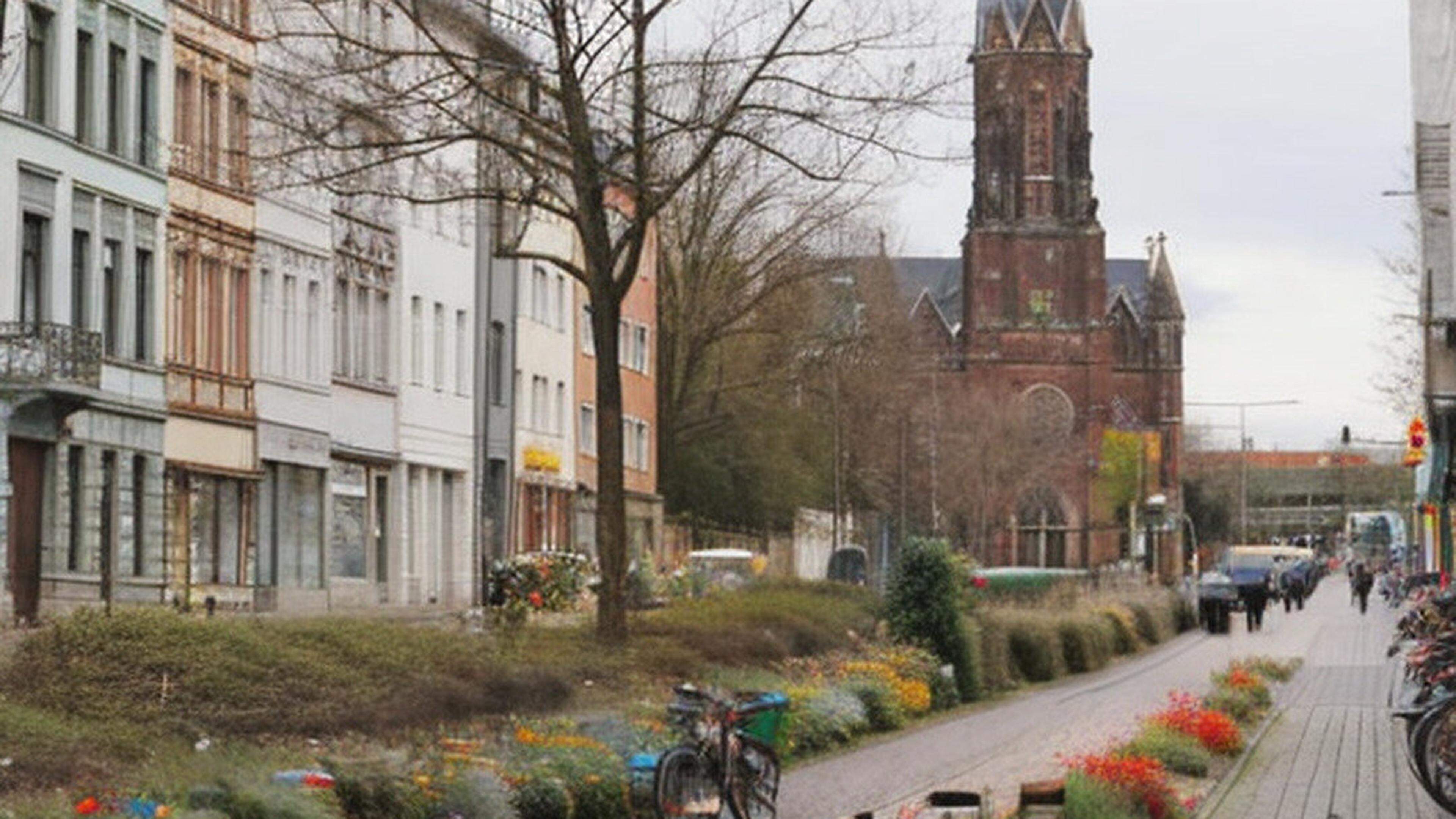 Ein paar Blumen, ein paar Fahrräder: der Adalbertsteinweg mit niederländischem Flair.