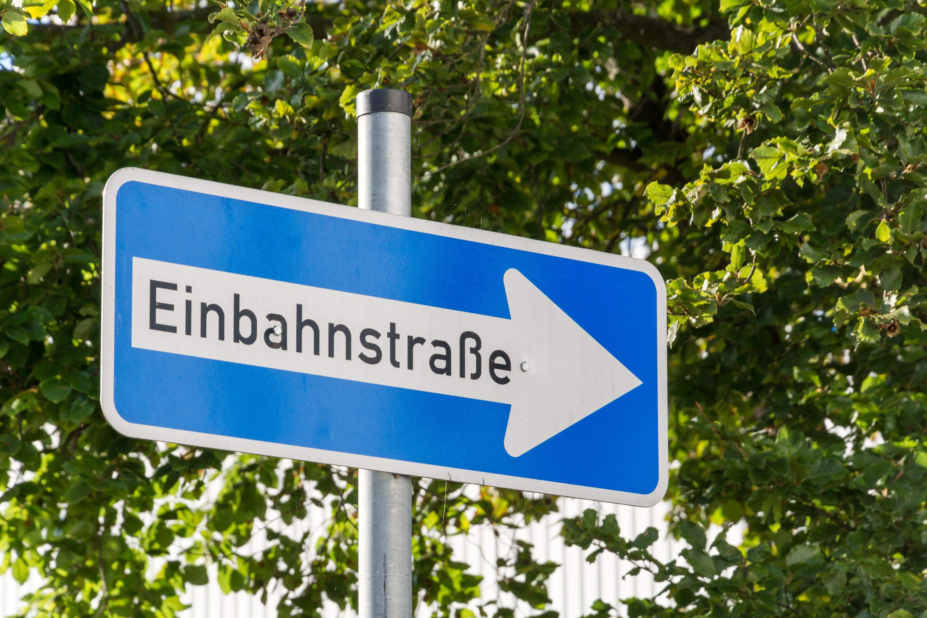 Stadteinwärts wird die Tivolistraße im Baubereich zur Einbahstraße.