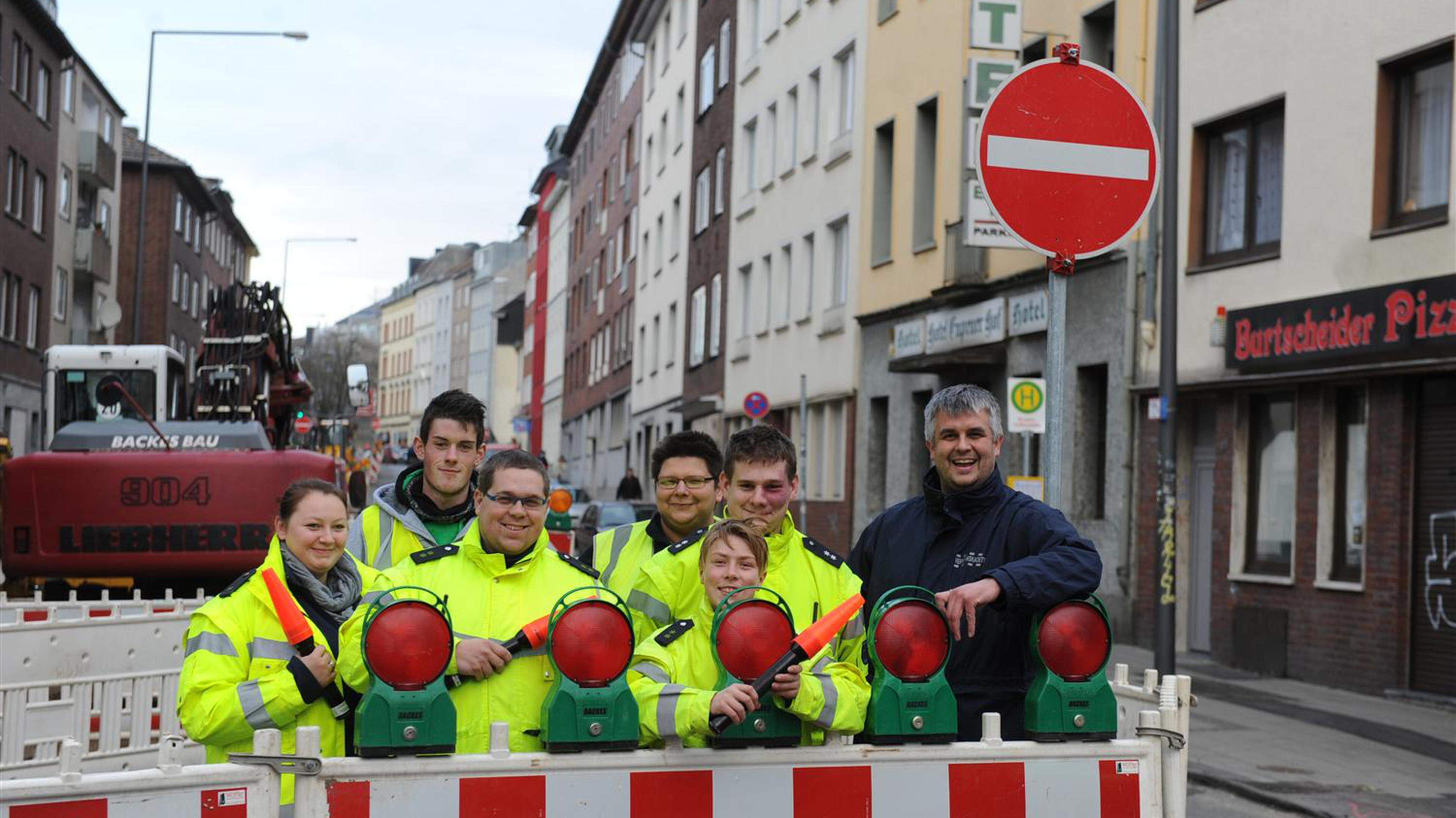 Ehrenamtliche Verkehrskadetten: Gegen Irrfahrten Im Einsatz | Aachener ...