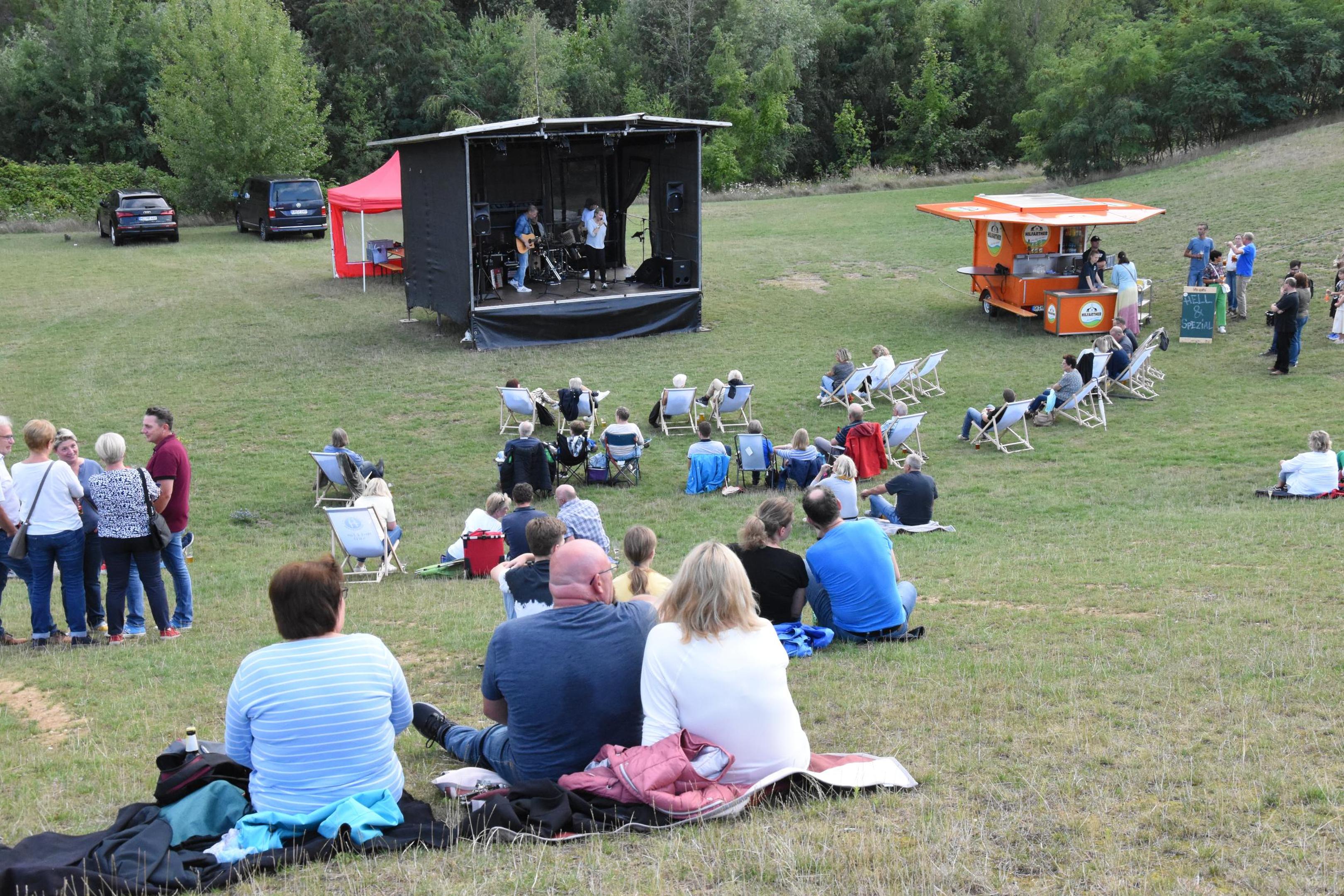 Die Premiere der Picknick-Konzerte in der Hückelhovener HÜ-Arena war im Sommer 2023 so erfolgreich verlaufen, dass in diesem Jahr eine ganze Reihe dieses Konzertformats aufgelegt wird. 