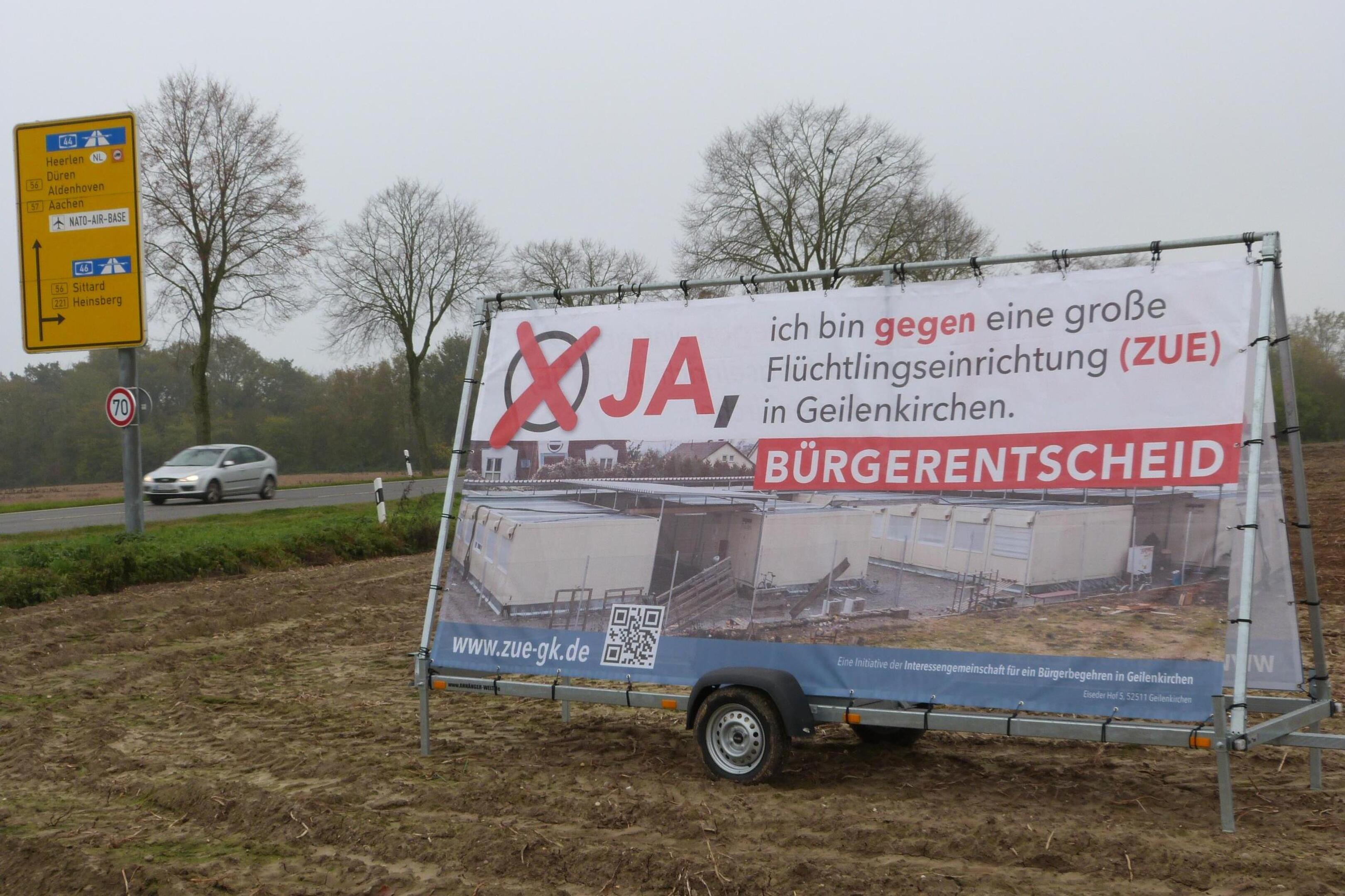Wer gegen eine ZUE ist, muss mit Ja stimmen.. Die Bürgerinitiative wirbt auch weiterhin mit diesen  Plakaten.