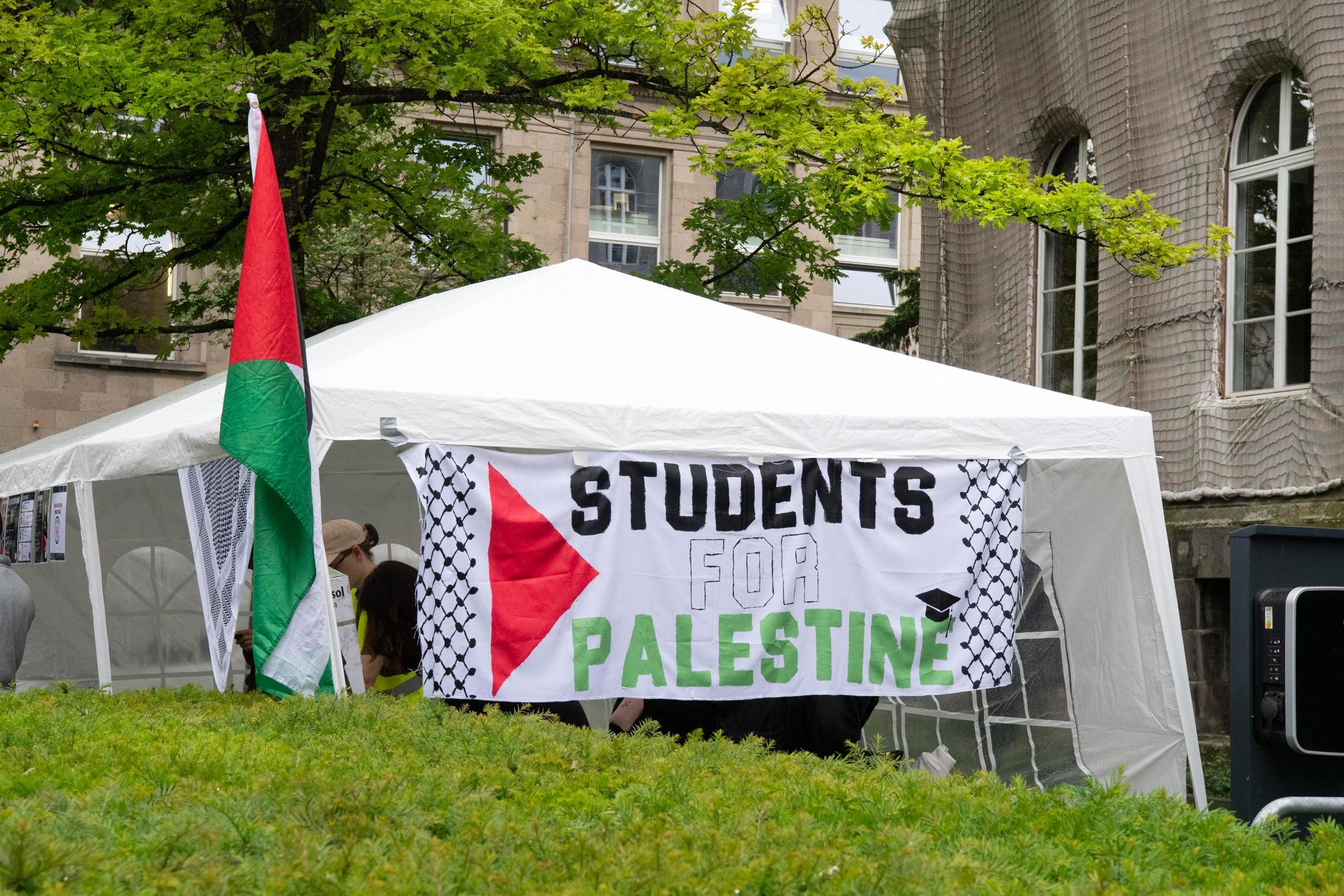 Zunächst bis zum 26. Mai will die Aachener Gruppe von „Students for Palestine“ vor dem RWTH-Hauptgebäude demonstrieren.
