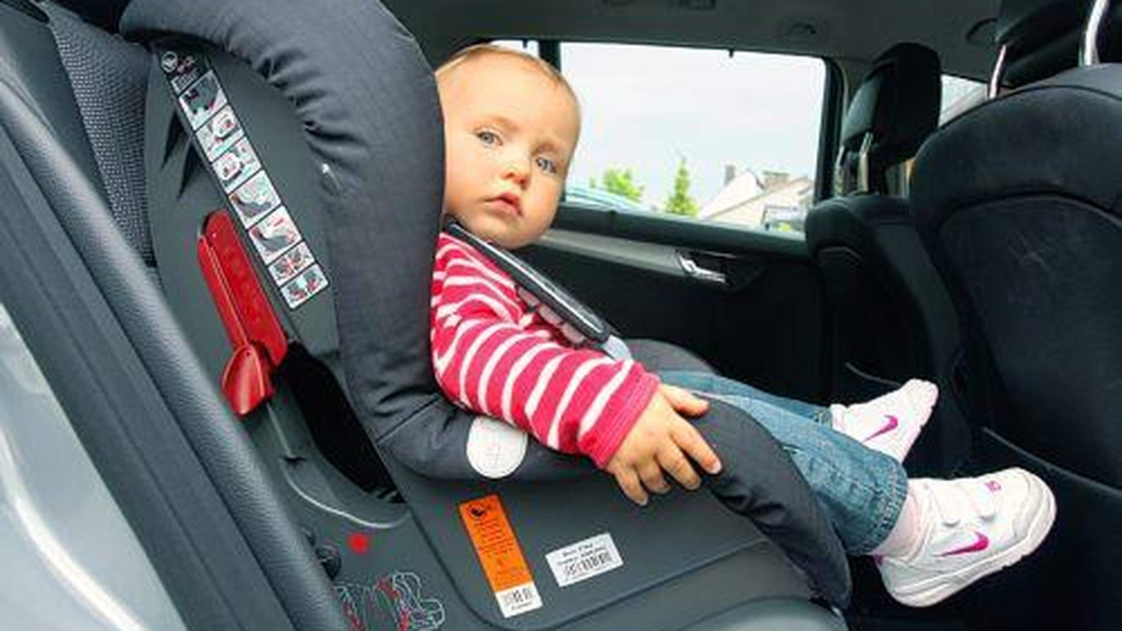 Sitzerhöhung im Auto: Gefahr für das Kind? - AUTO BILD