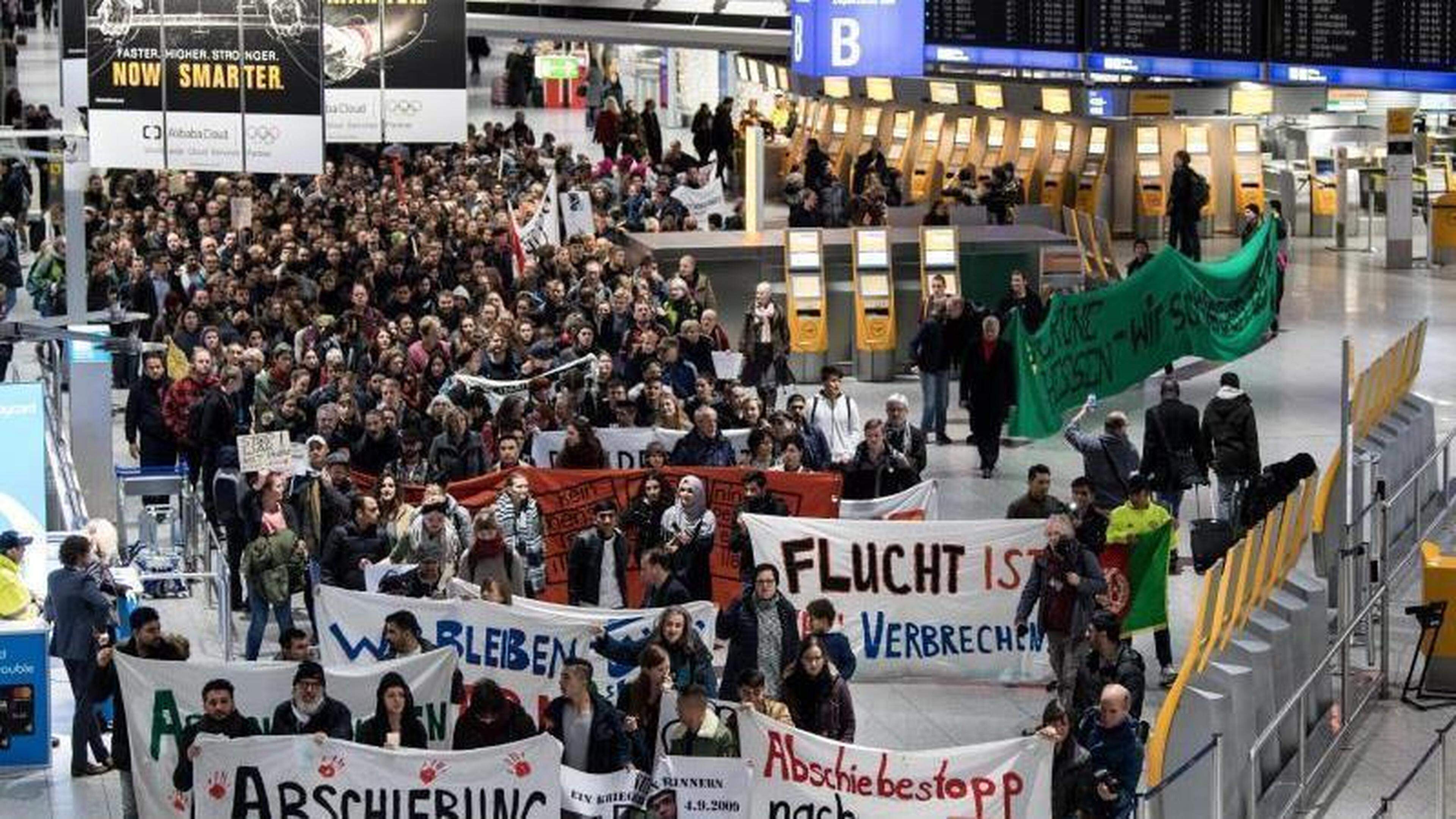 Erneut Abschiebeflug Nach Afghanistan Gestartet | Aachener Zeitung