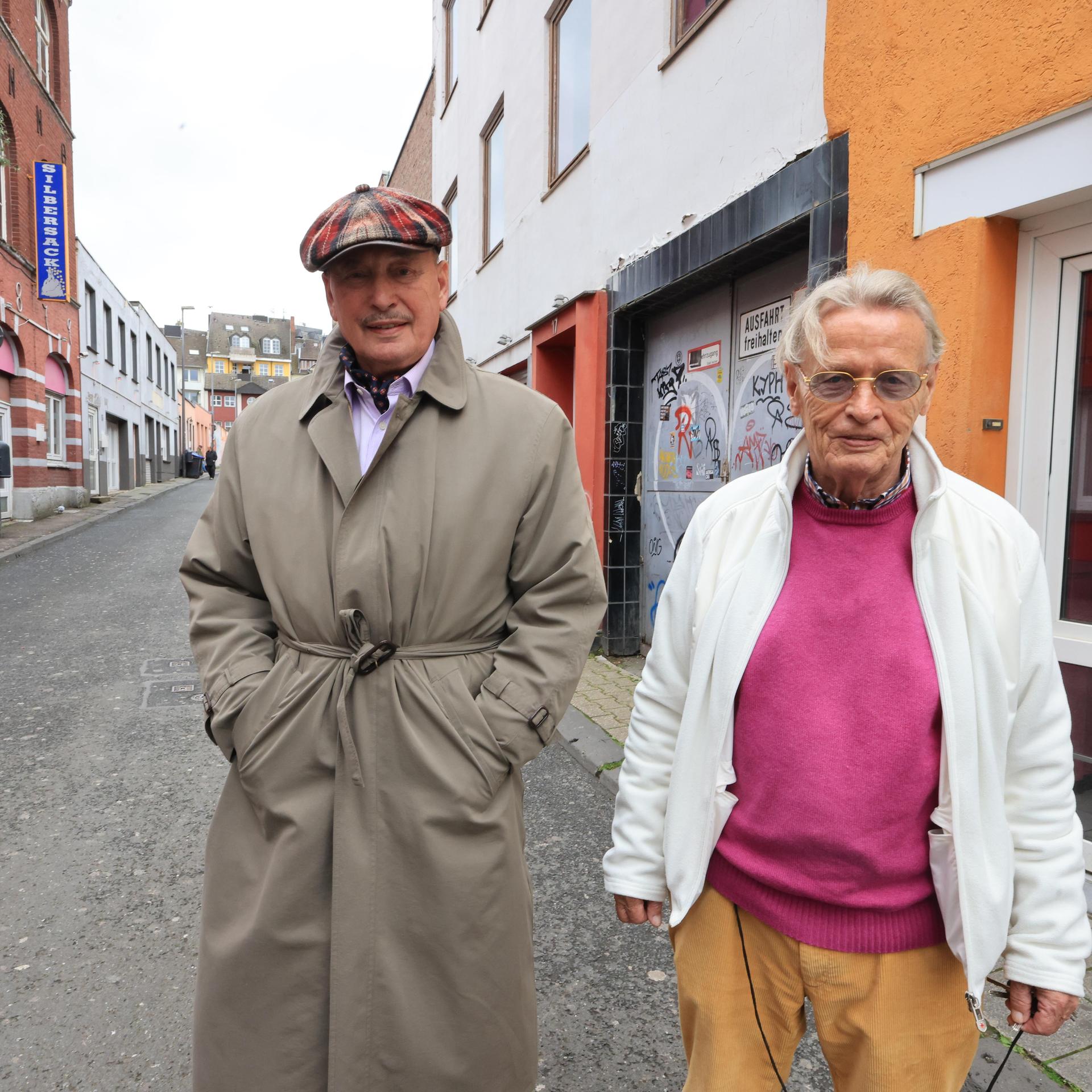 Lange im ältesten Gewerbe der Welt zu Hause: (von links) Klaus Gallwe (73) und Rudi Esser (82) betreiben mehrere Etablissements in der Antoniusstraße. 