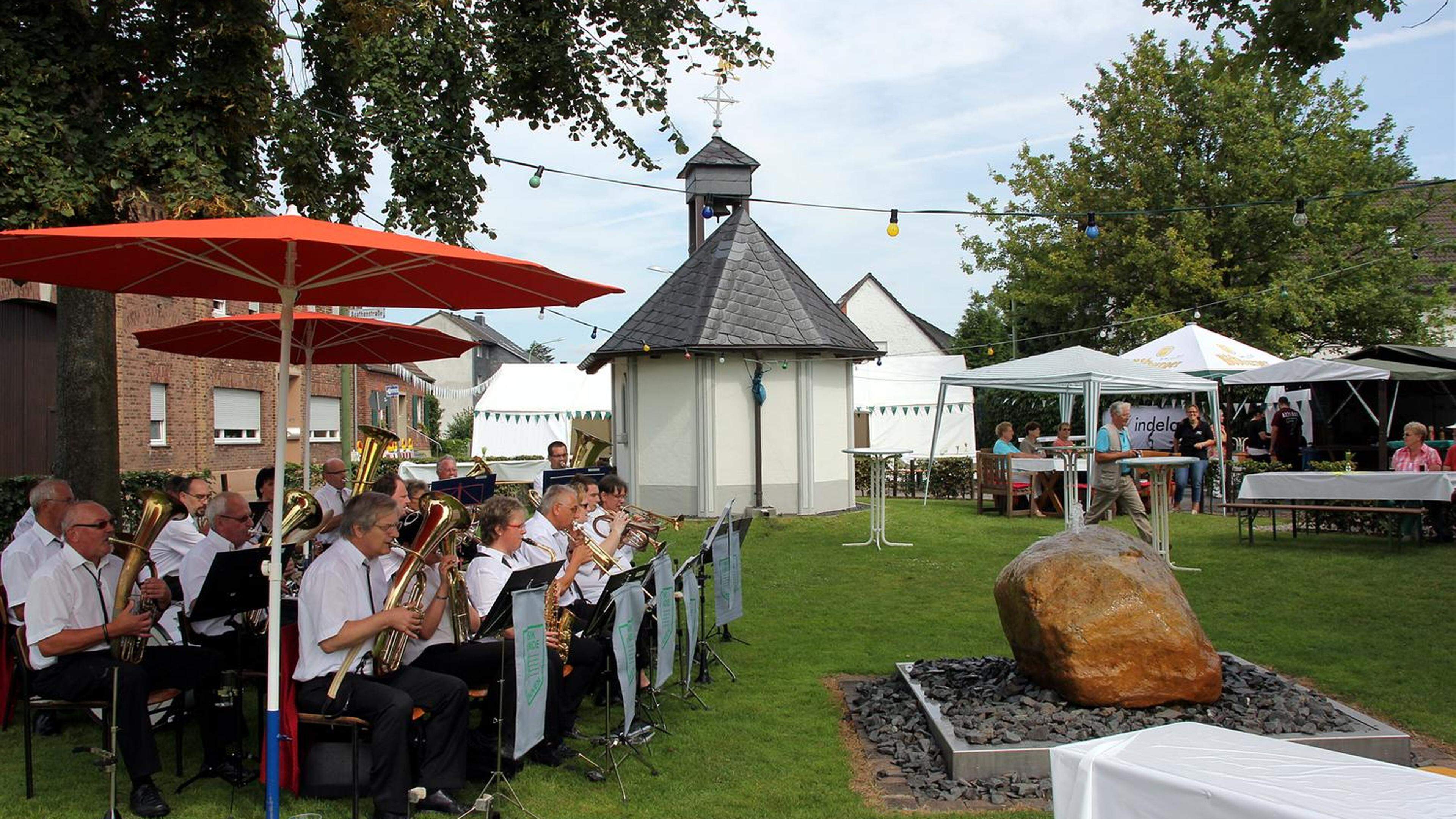 Schützenfest Als Kapellenfest Gefeiert: Brauchtum Neu Gegründet ...