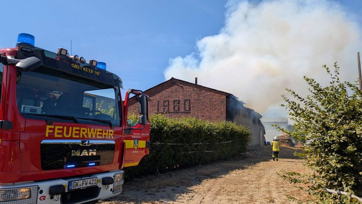 Large column of smoke from indoor and field fire in Hoven
