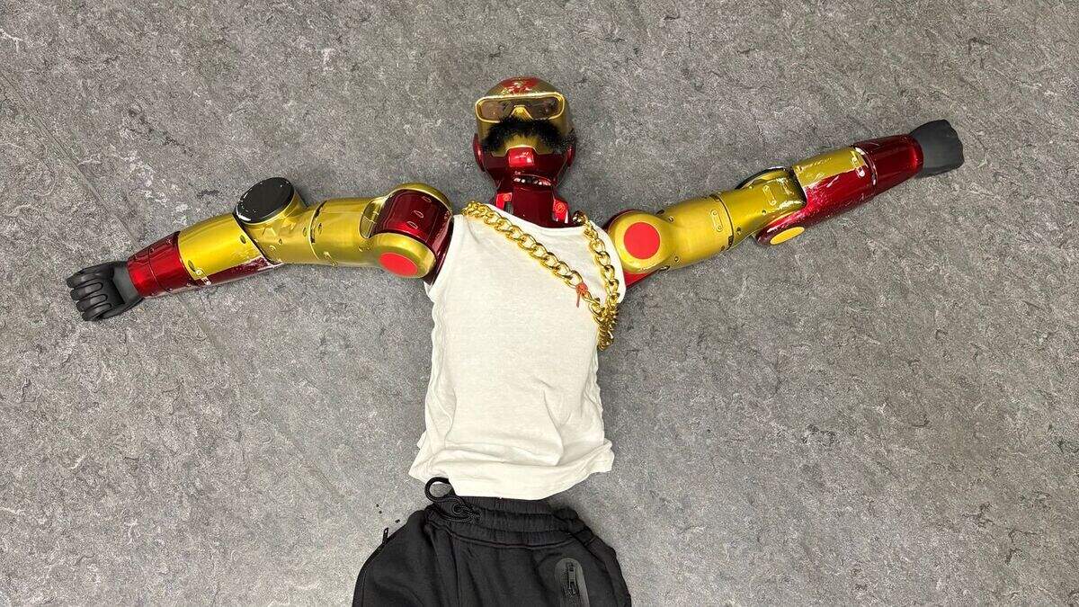 Mädchen in Köln von Roboter sexuell belästigt, Besitzer (16) kommt aus ...