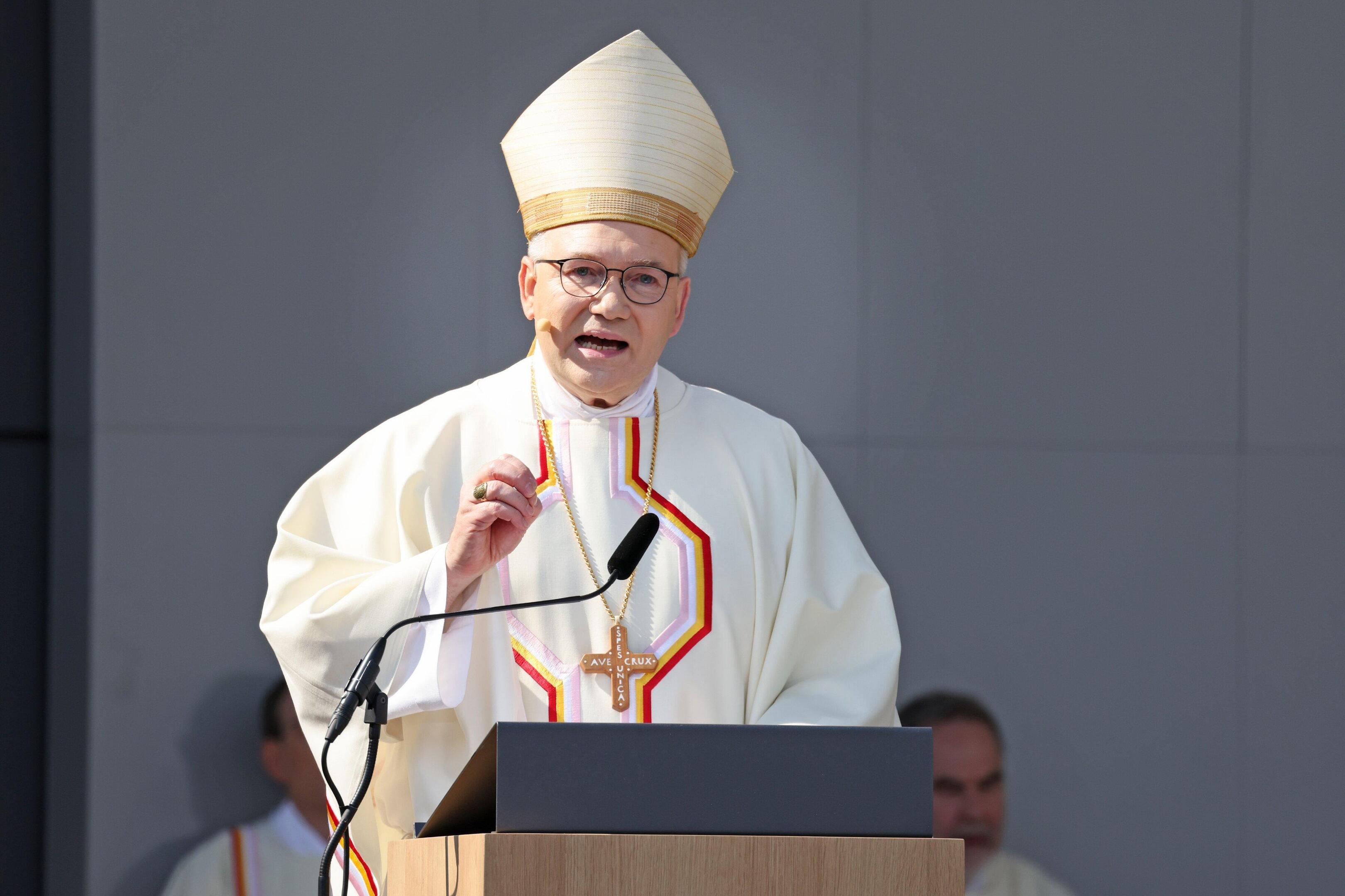 In der Kritik: Der Katholikenrat in der Region Heinsberg wirft Aachens Bischof Helmut Dieser „nicht hinnehmbares“ Verhalten bei Klagen von Missbrauchsopfern vor. 