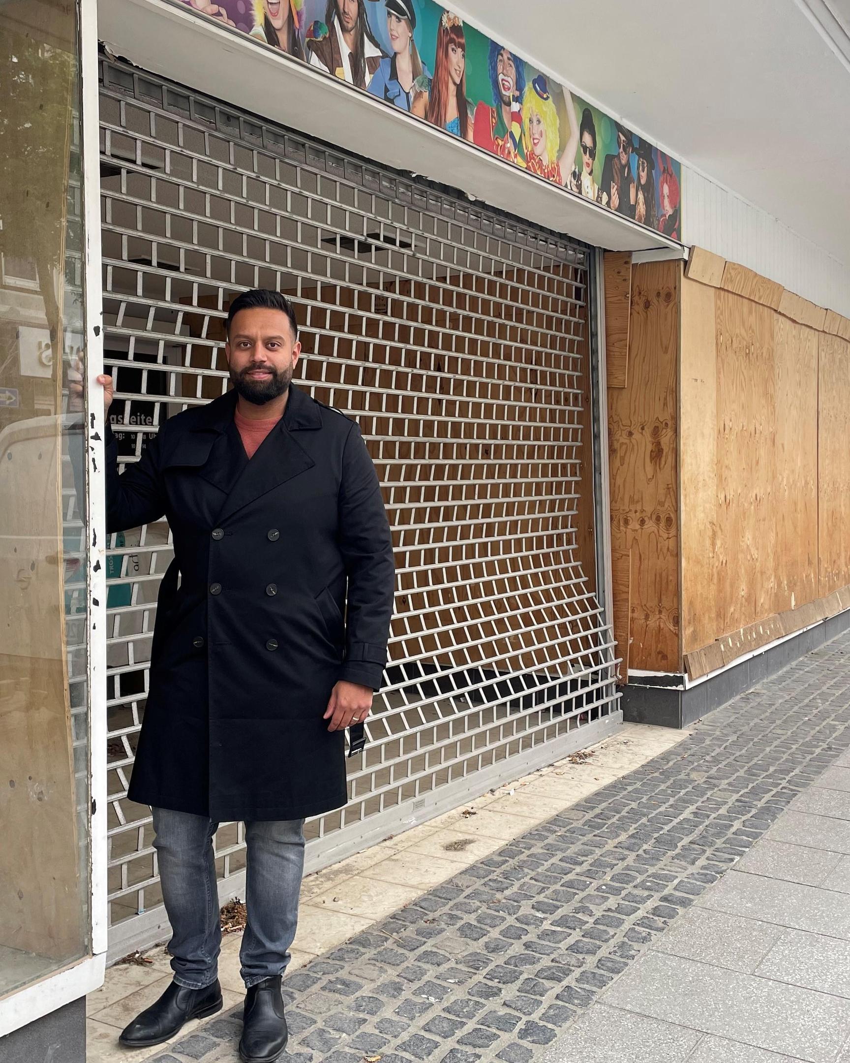 Was steckt drin? Sufiyan Tahir und seine Familie ersteigerten das Haus an der Neustraße 31 für 530.600 Euro ohne zu wissen, welche Schäden es hat.