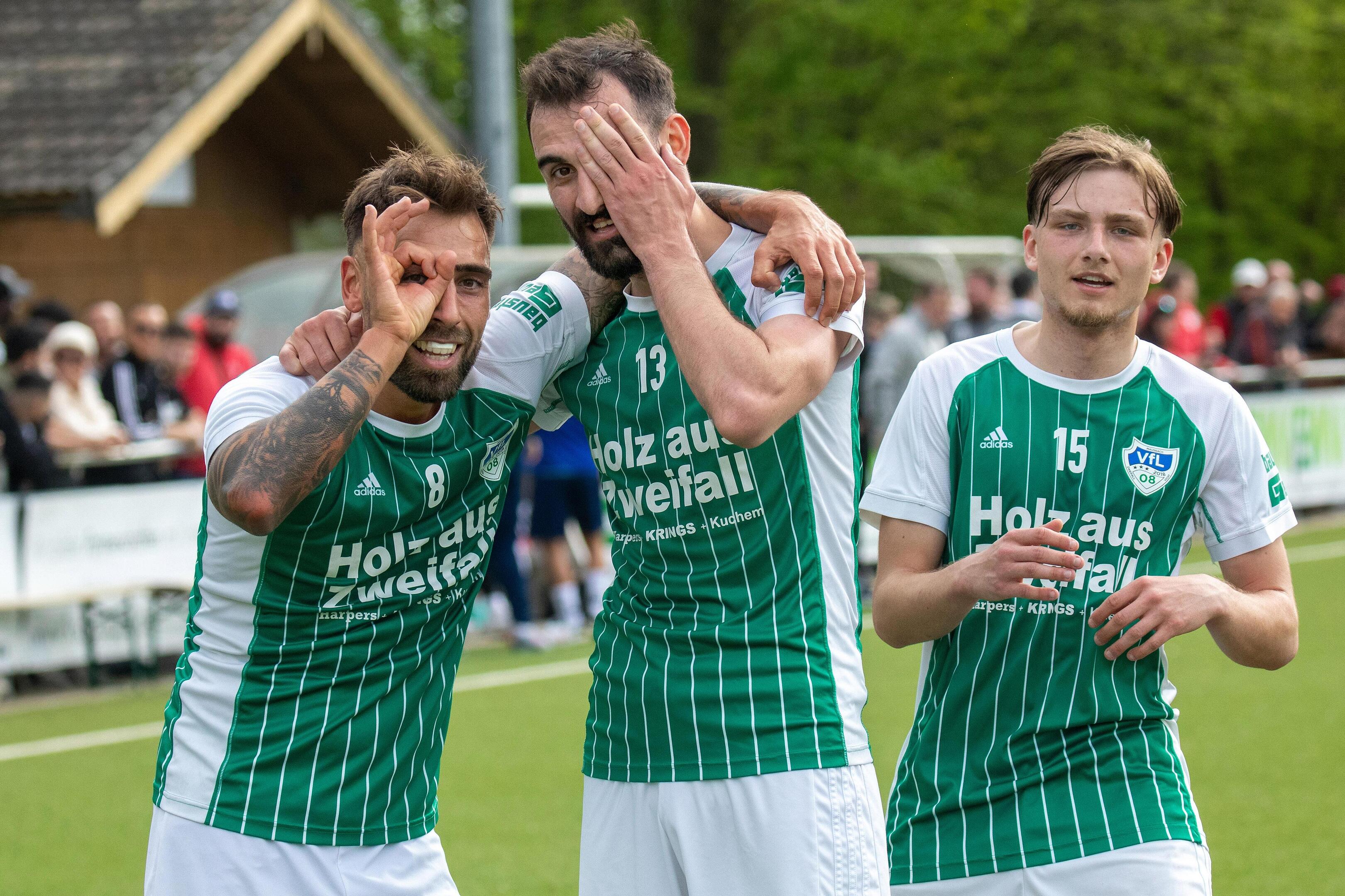 Kein Trainingsinhalt, aber gut choreographiert: Der gemeinsame Torjubel gehörte bei den Spilern des VfL Vichttal zum festen Ritual.