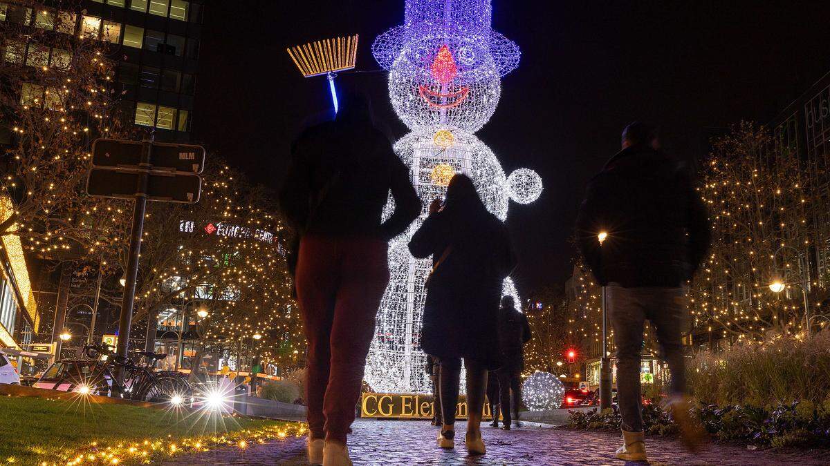 Viele NRW-Städte Wollen Bei Weihnachtsbeleuchtung Sparen | Aachener Zeitung