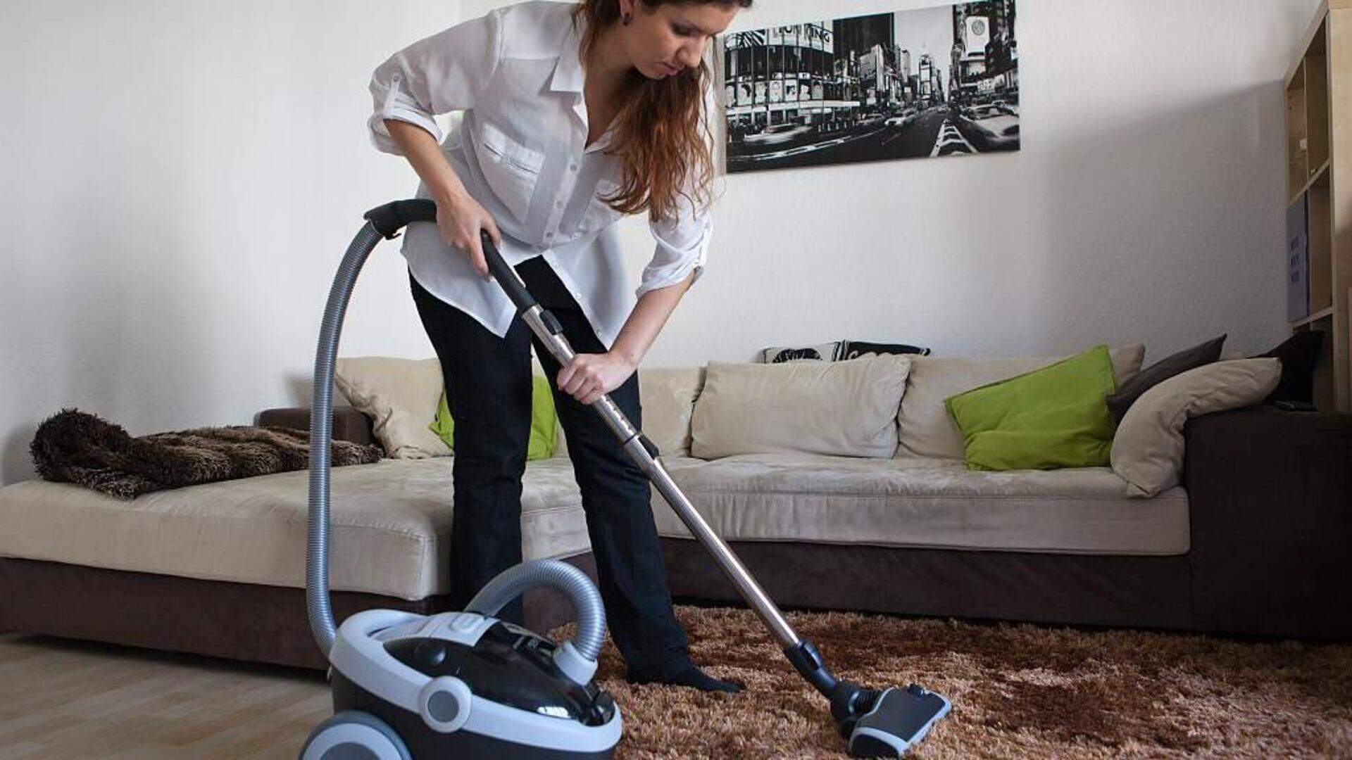 Nicht rubbeln oder reiben: Manchen Teppichen schadet sogar das Saugen