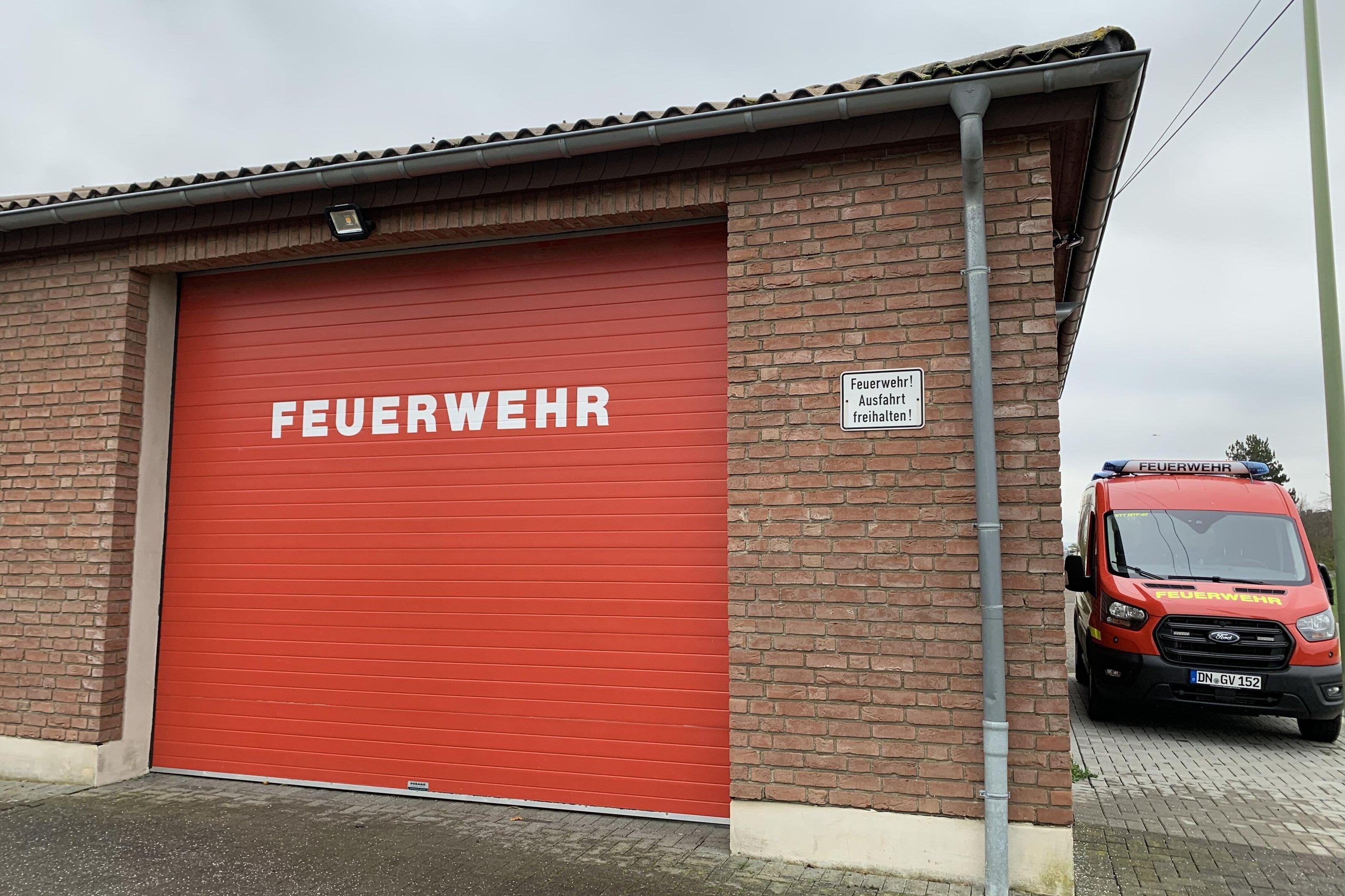 Das Feuerwehrgerätehaus an der Kreuzstraße in Disternich.
