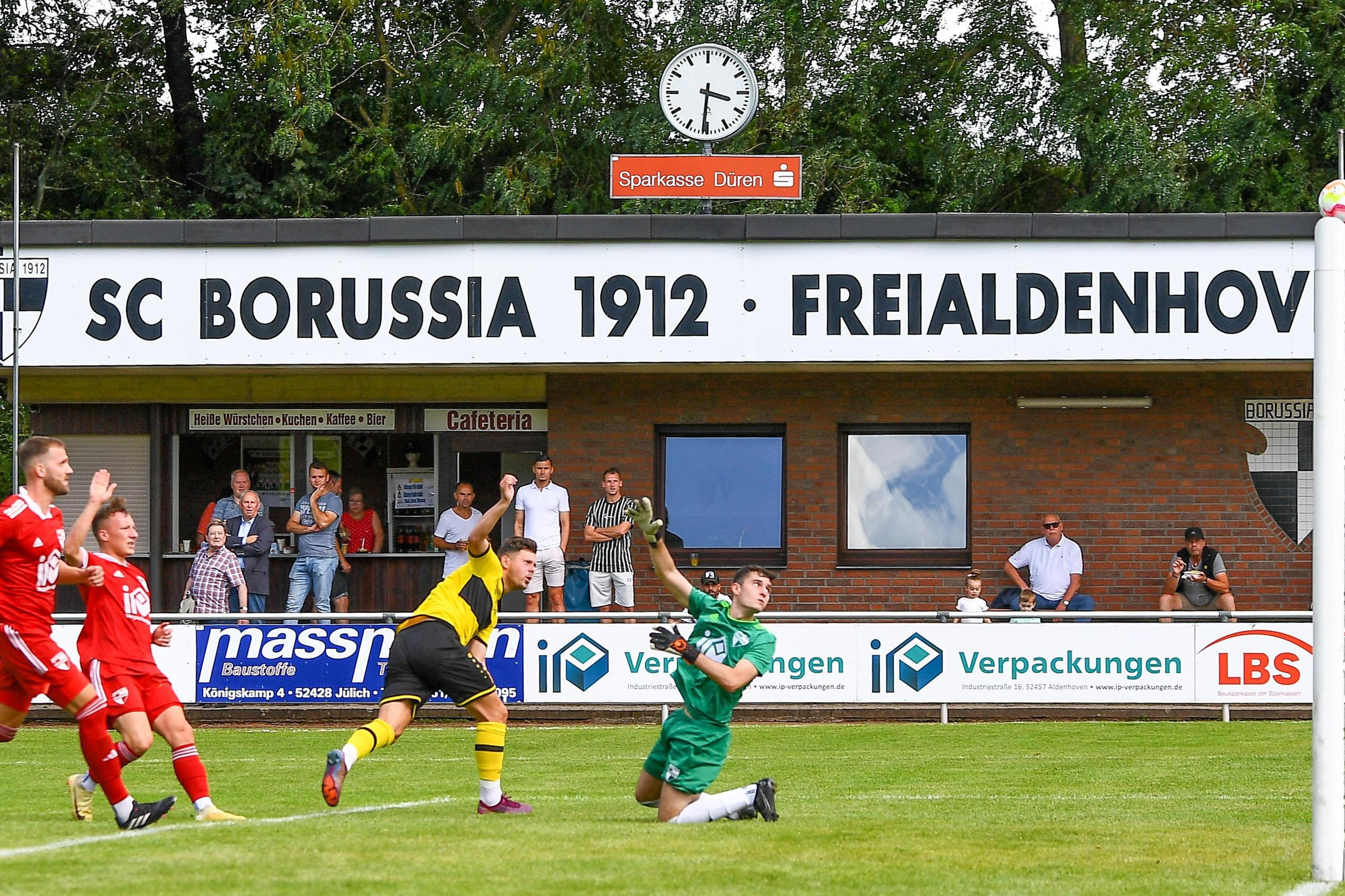 Diese Saison noch in der Mittelrheinliga aktiv: Die Spieler von Borussia Freialdenhoven.