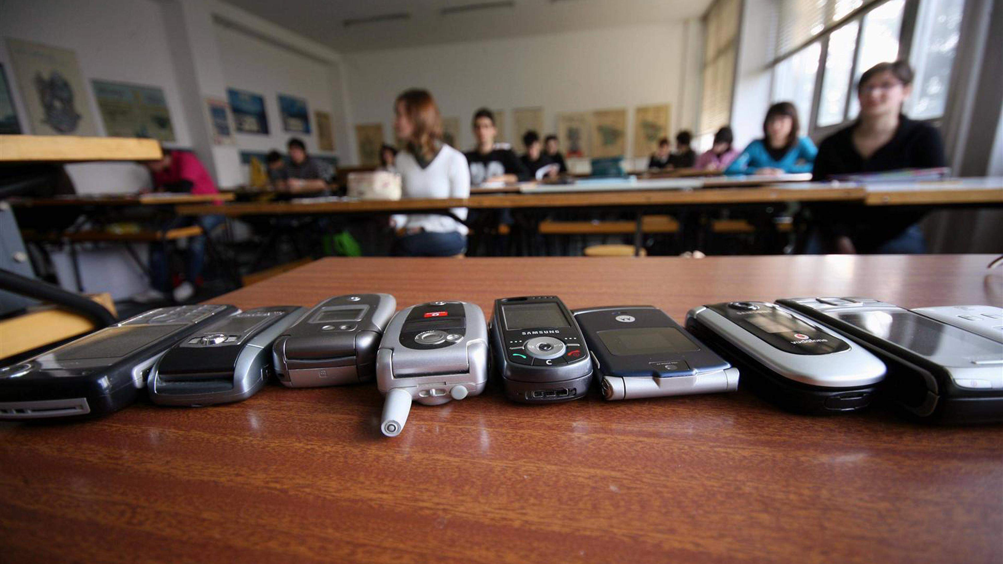 Handys In Der Klasse Werden Einkassiert | Aachener Zeitung