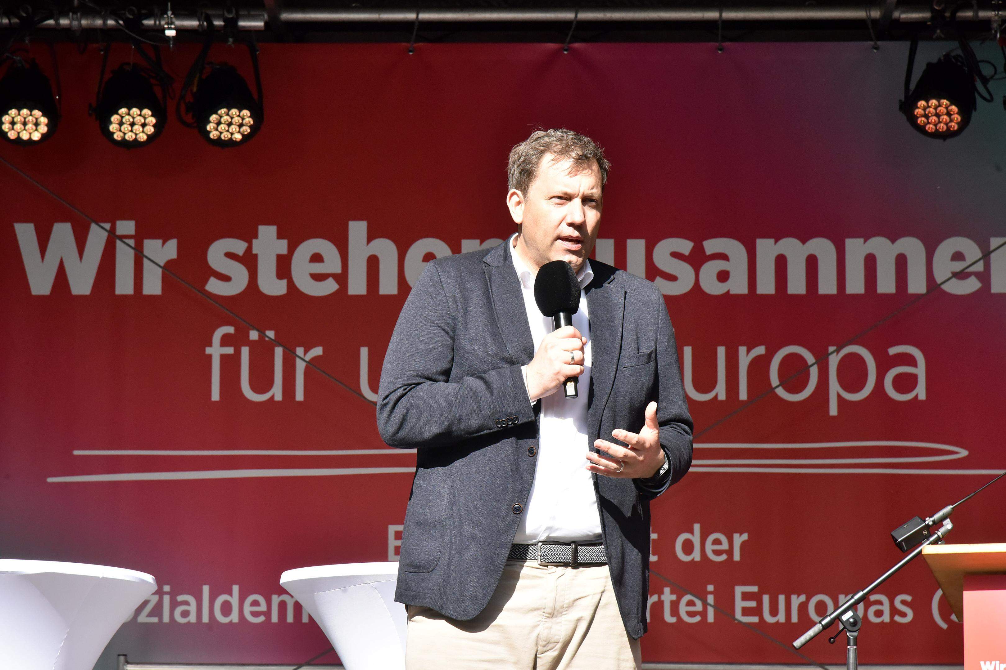 „Solche Nasen gehören nicht ins Europäische Parlament“: SPD-Chef Lars Klingbeil am Freitag beim Europafest der NRW-SPD in Aachen.