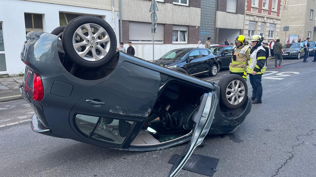 Unfall In Stolberg Auf Der Konrad Adenauer Stra E J Hrige Aus Stolberg Berschl Gt Sich Mit