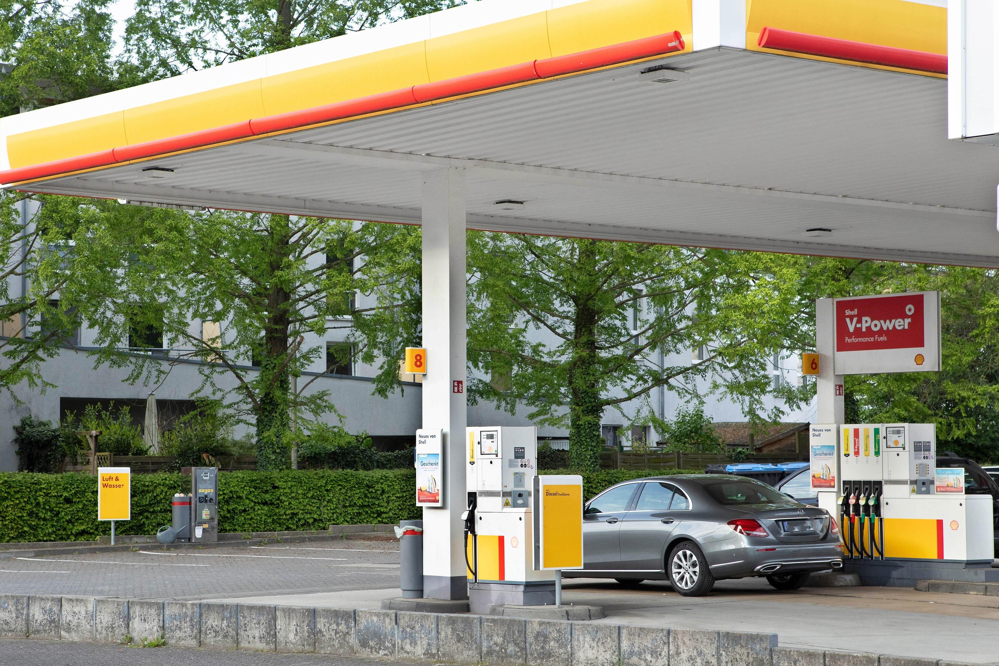 Wurde im Oktober überfallen: die Shell-Tankstelle an der Erkensstraße in Herzogenrath.