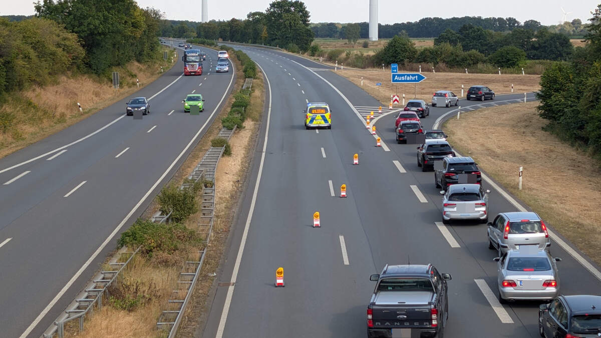 Defective car causes oil spill: A46 closed towards Erkelenz