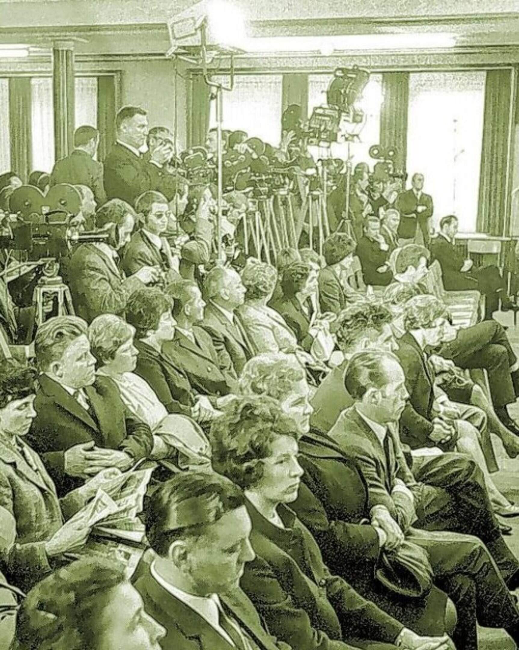 Das öffentliche Interesse am Conterganprozess war groß. Die Zuschauerreihen im Alsdorfer Casino der Grube Anna, in das das Landgericht Aachen aus Platzmangel umziehen musste, waren voll.