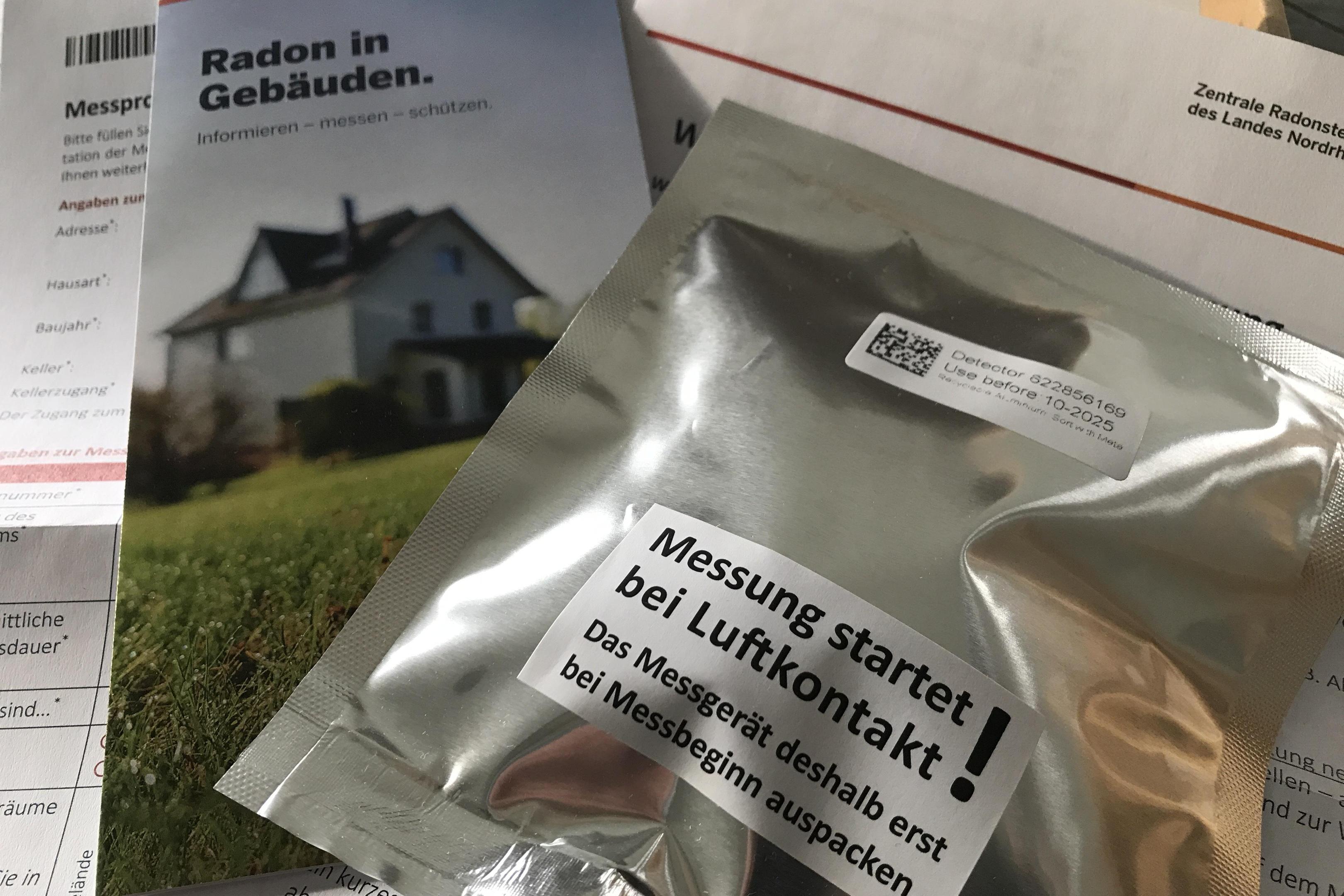 Die Messgeräte zur Überprüfung von Radon-Werten im eigenen Haus werden dicht verpackt geliefert.