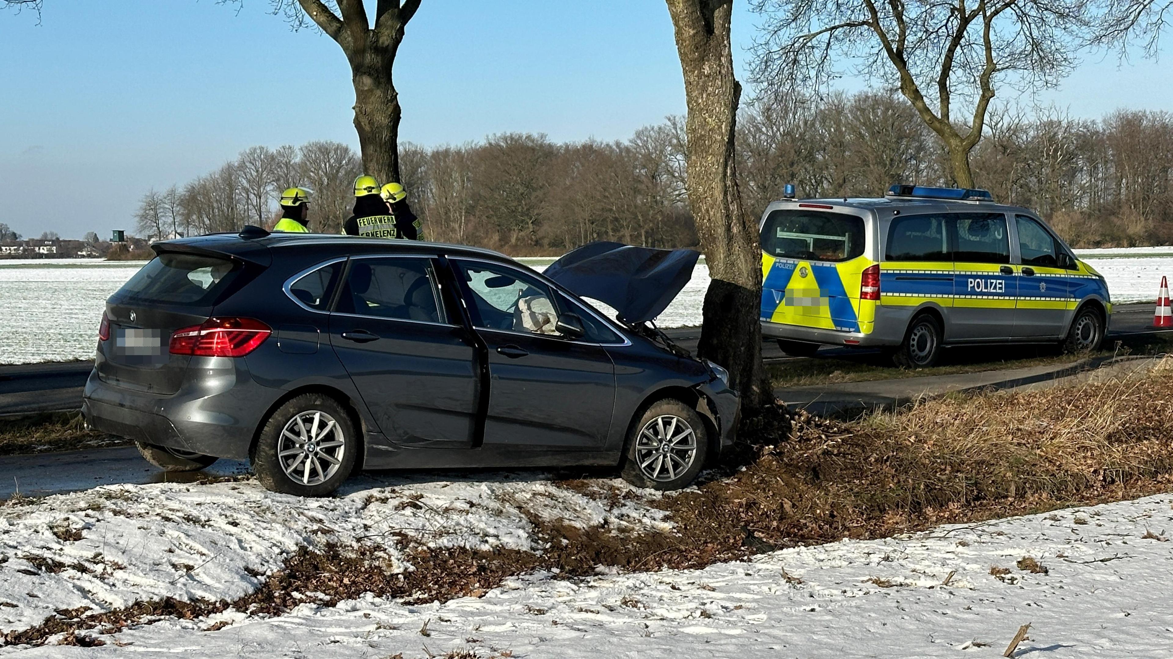 Autofahrer Prallt Frontal Gegen Einen Baum | Aachener Zeitung