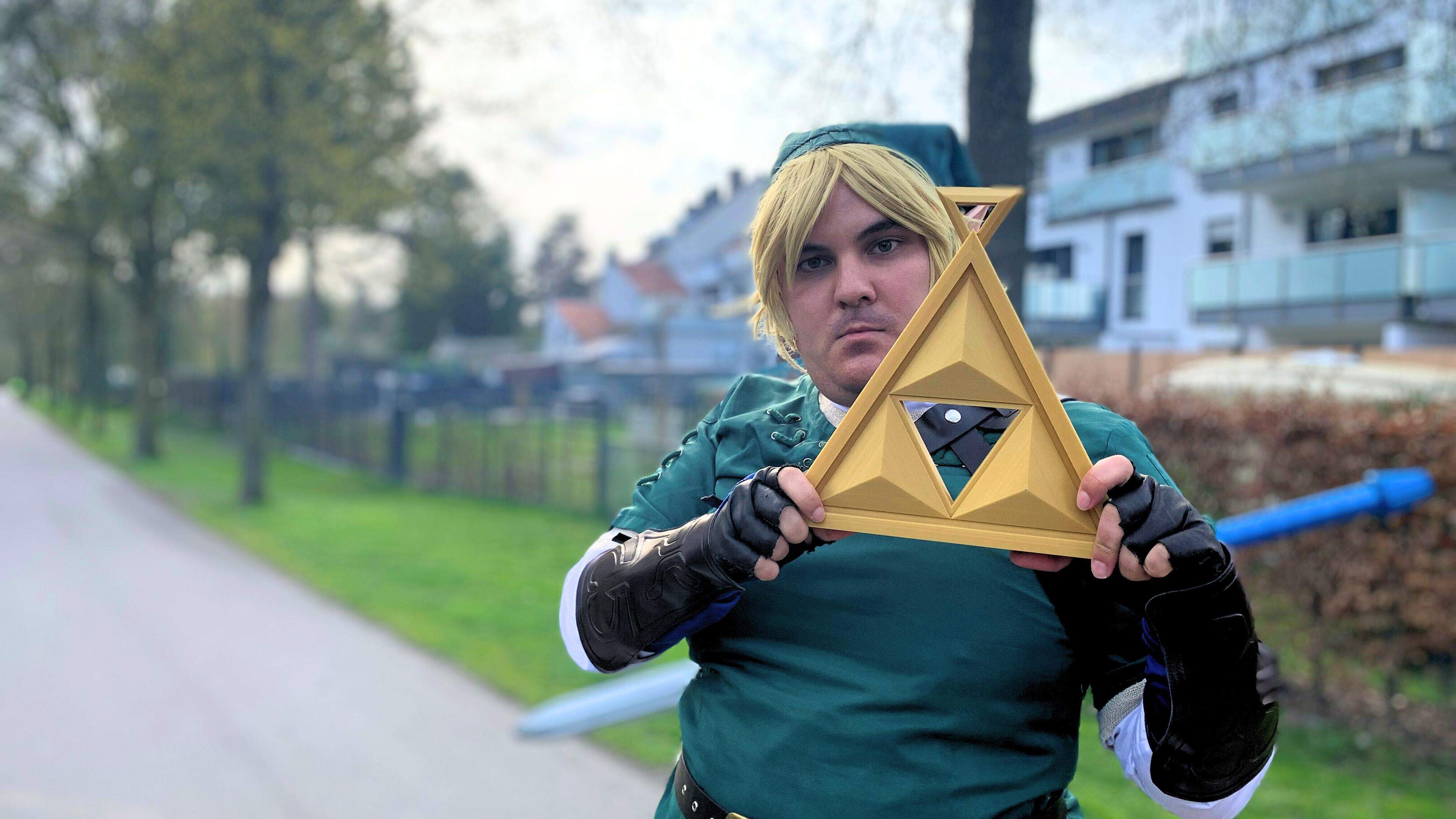 Muhammet aus Würselen sucht die Aufmerksamkeit: Wenn er als „Link" aus den Zelda-Spielen verkleidet unterwegs ist, ist ihm diese gewiss.