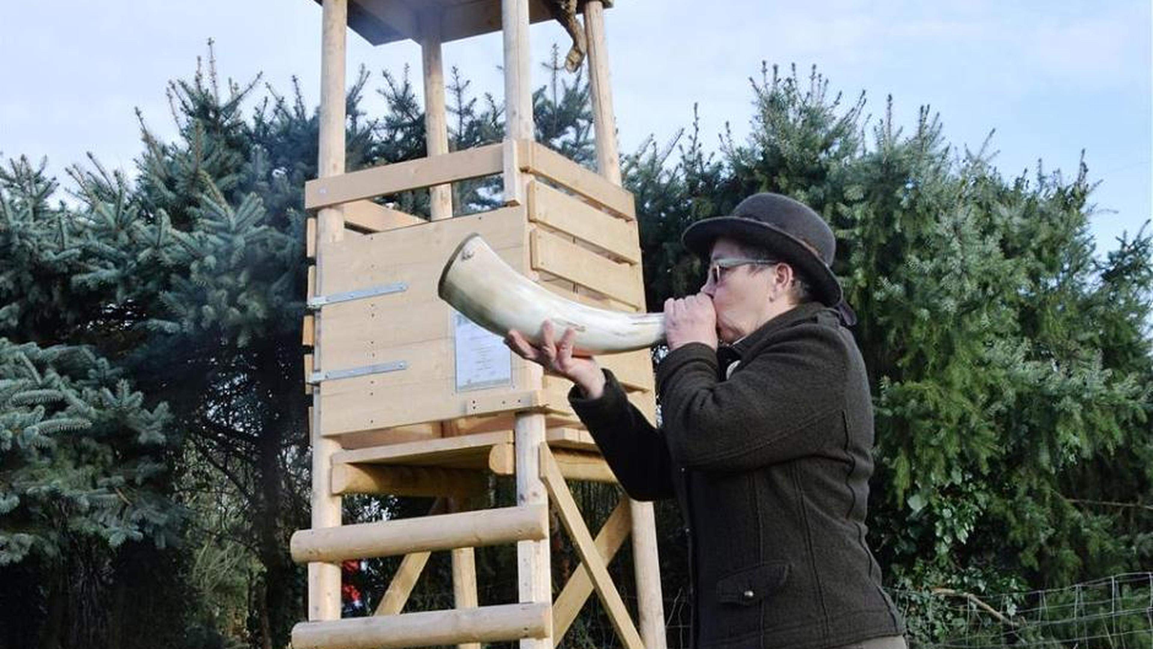 Hirschruferin mit Hochsitz im Garten Aachener Zeitung
