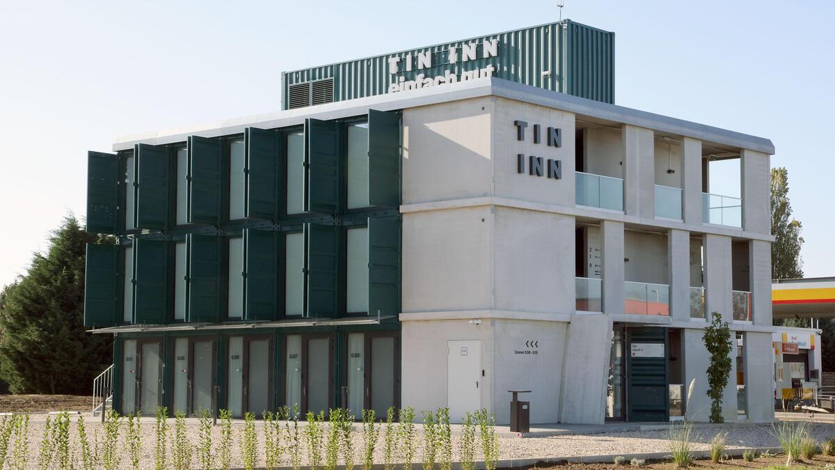 Schiffstaufe für neues Tin Inn-Containerhotel in Heinsberg | Aachener ...