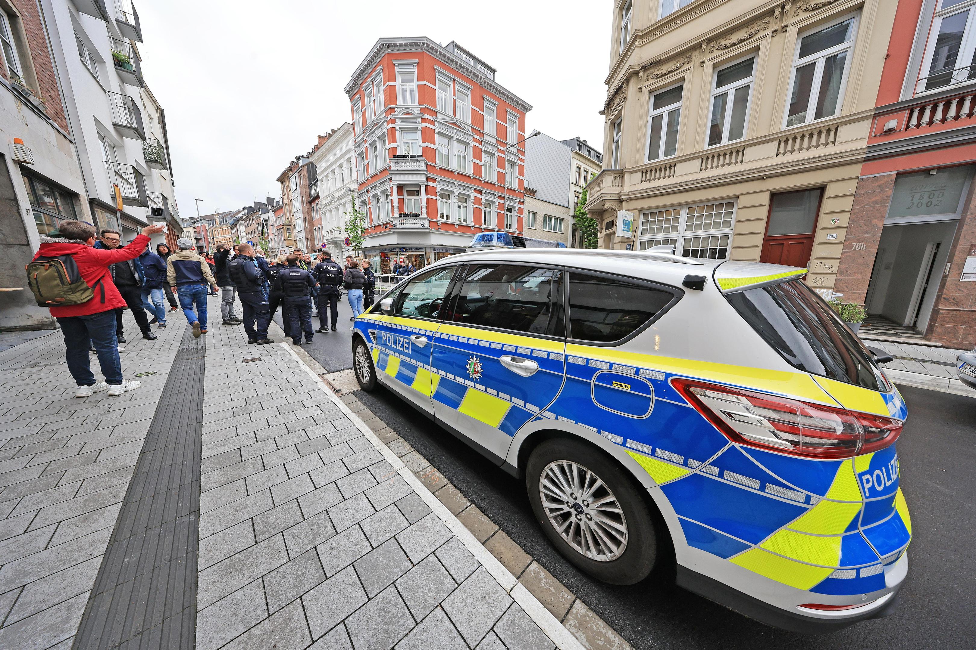 Polizeieinsatz zum Eröffnungsfest: Bürger hatten sich via Notruf über das Verkehrschaos auf der Jakobstraße beschwert.